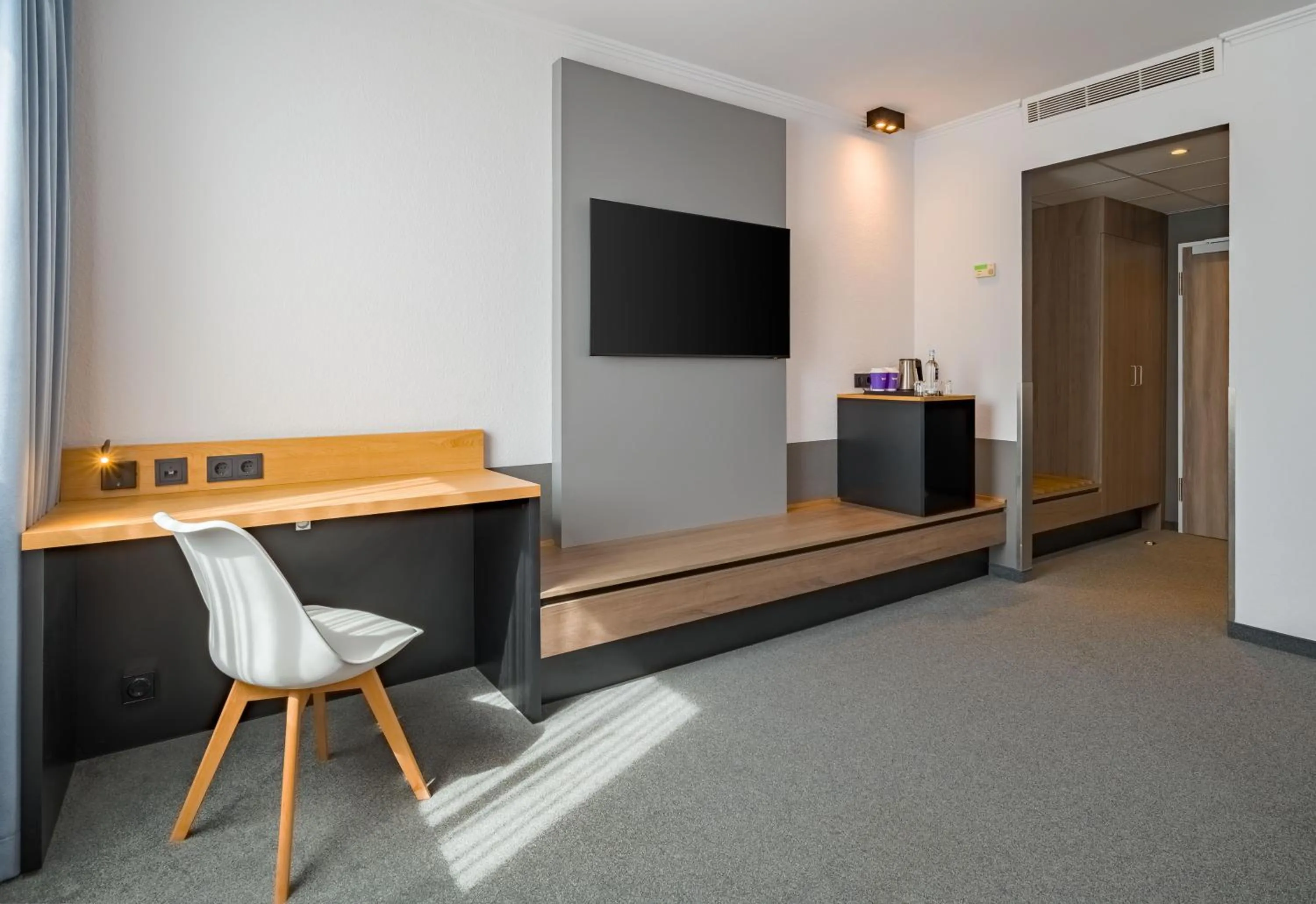 TV and multimedia in Spark by Hilton Wuppertal City Centre