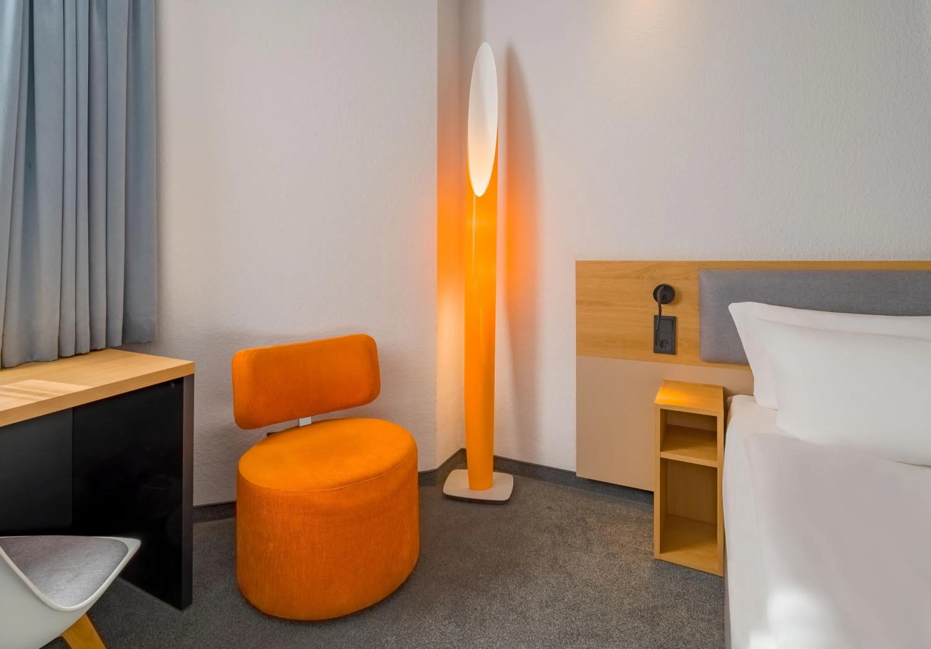 Photo of the whole room, Bed in Spark by Hilton Wuppertal City Centre