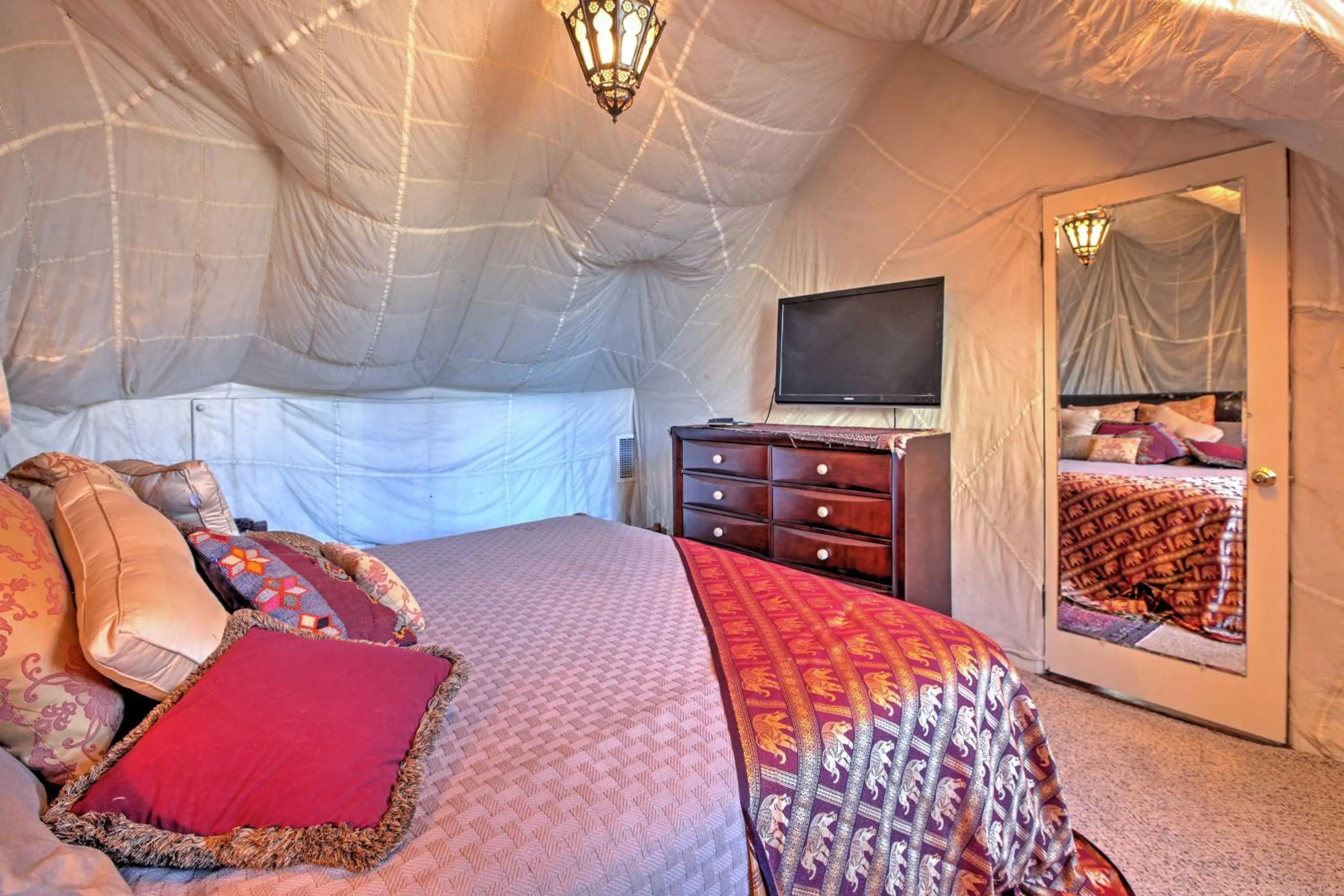 Bed in Dreamy Houston Boho Cottage with Private Pool!