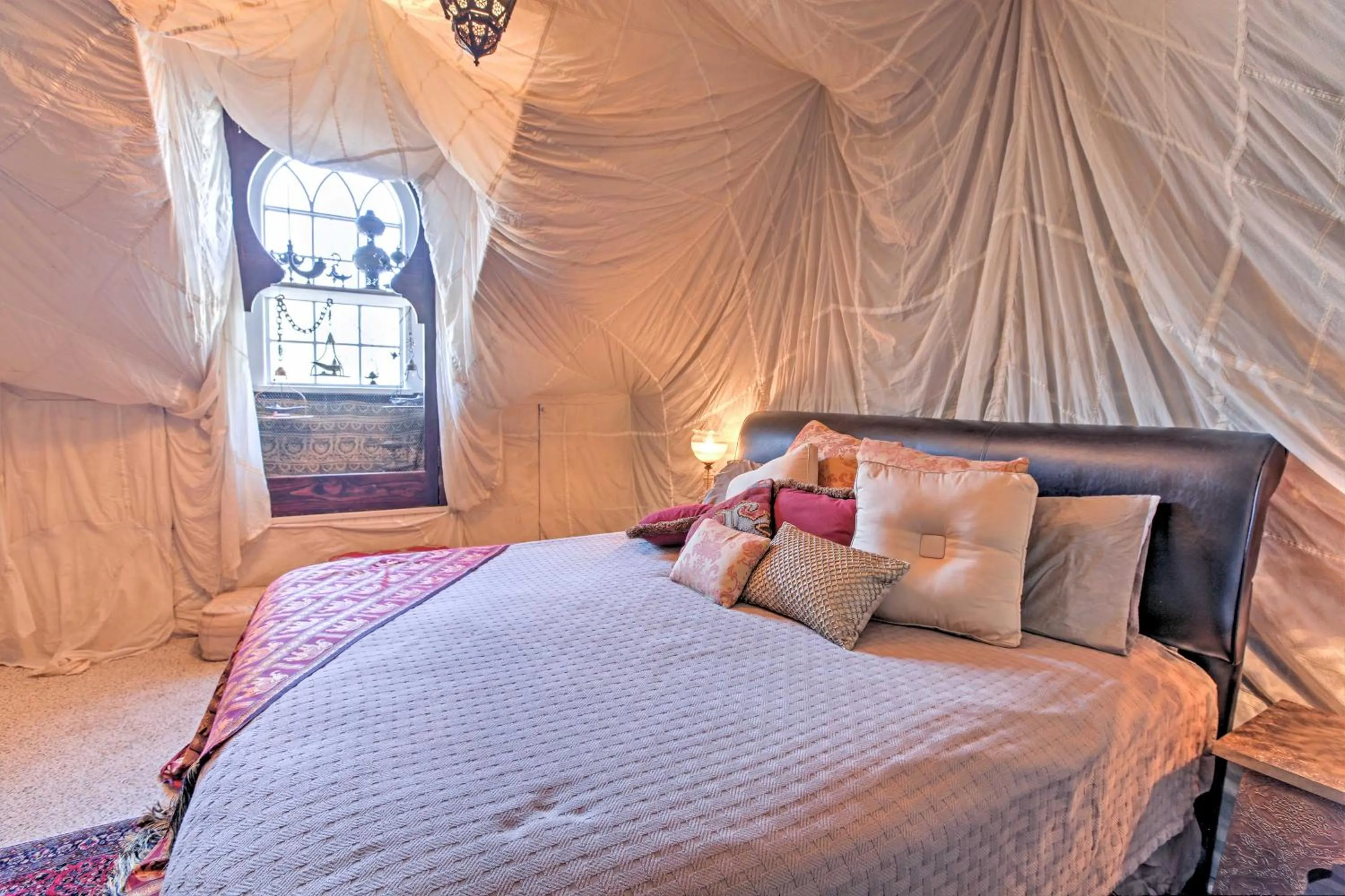 Bed in Dreamy Houston Boho Cottage with Private Pool!