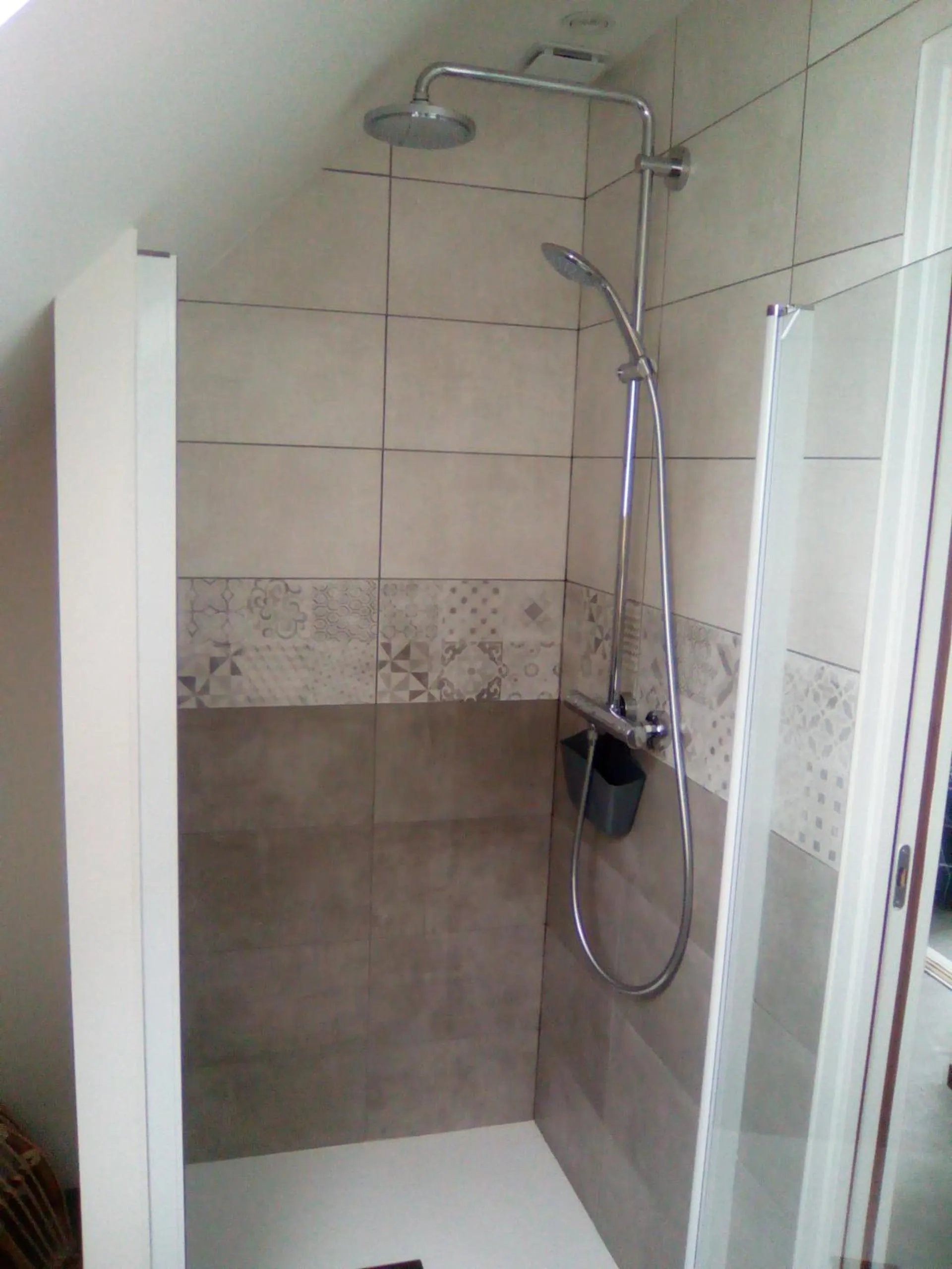 Shower in L'Escapade Lochoise