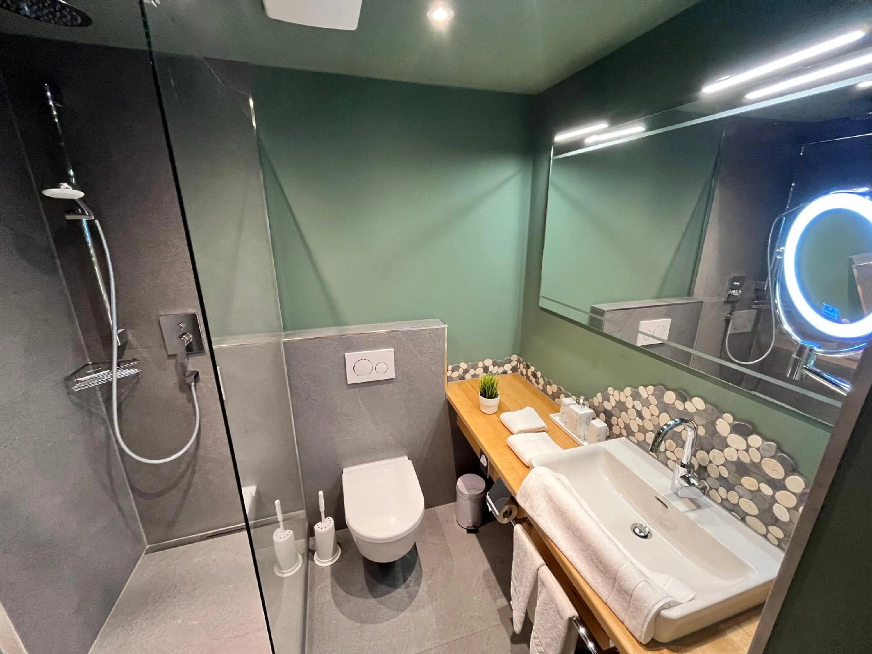 Shower in Hotel Garni Brunnthaler