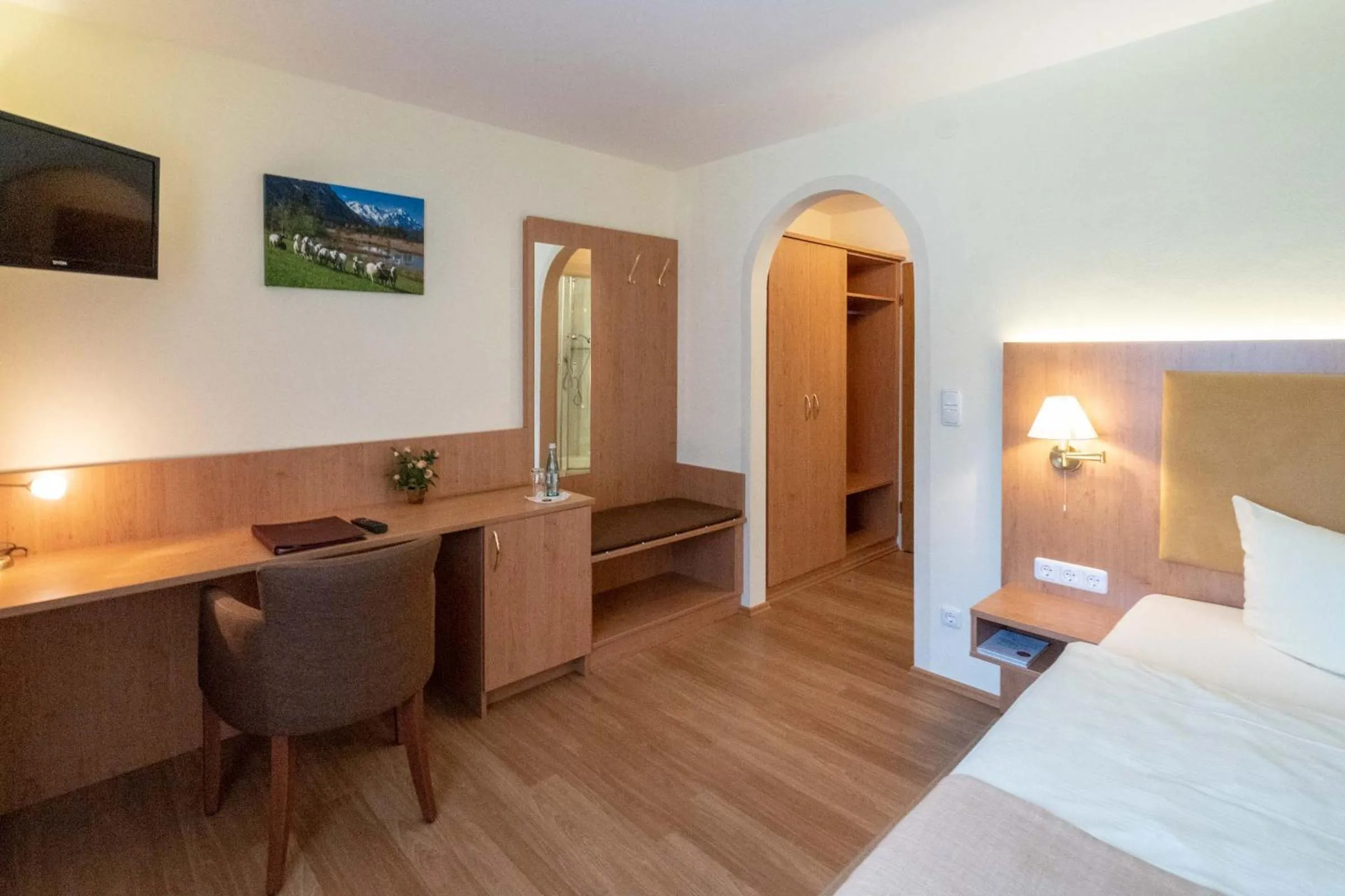 Photo of the whole room, Bed in Hotel Garni Brunnthaler