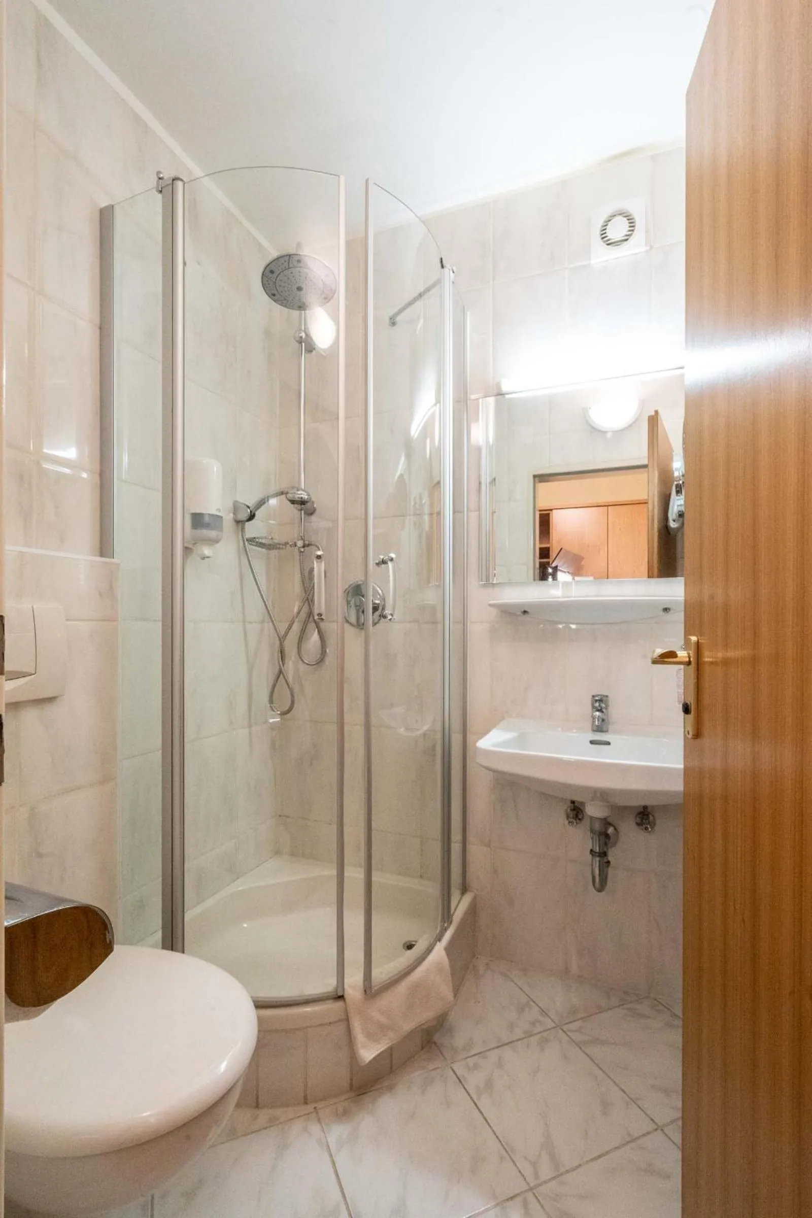 Shower in Hotel Garni Brunnthaler