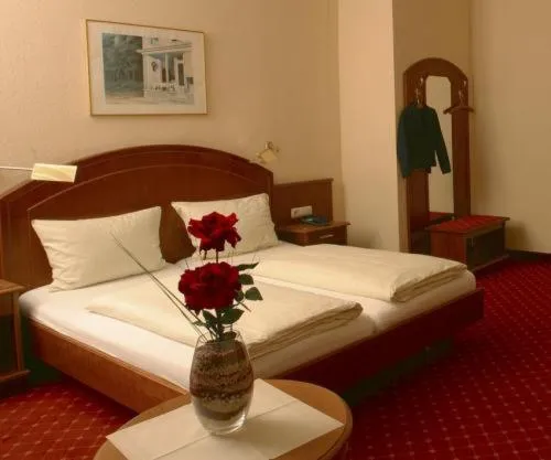 Photo of the whole room, Bed in Hotel Schweizer Hof - Superior