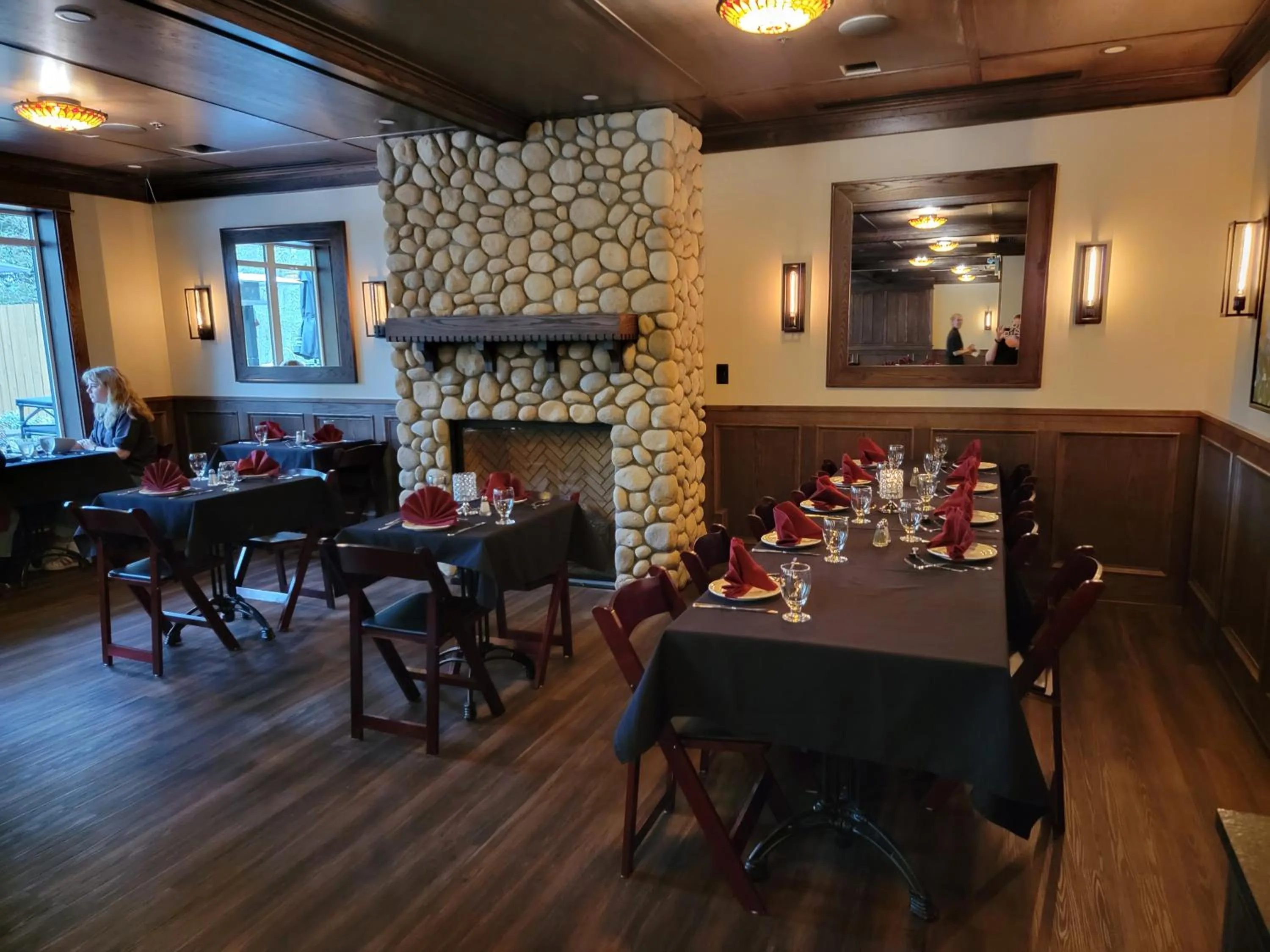 Restaurant/places to eat in Kilmorey Lodge