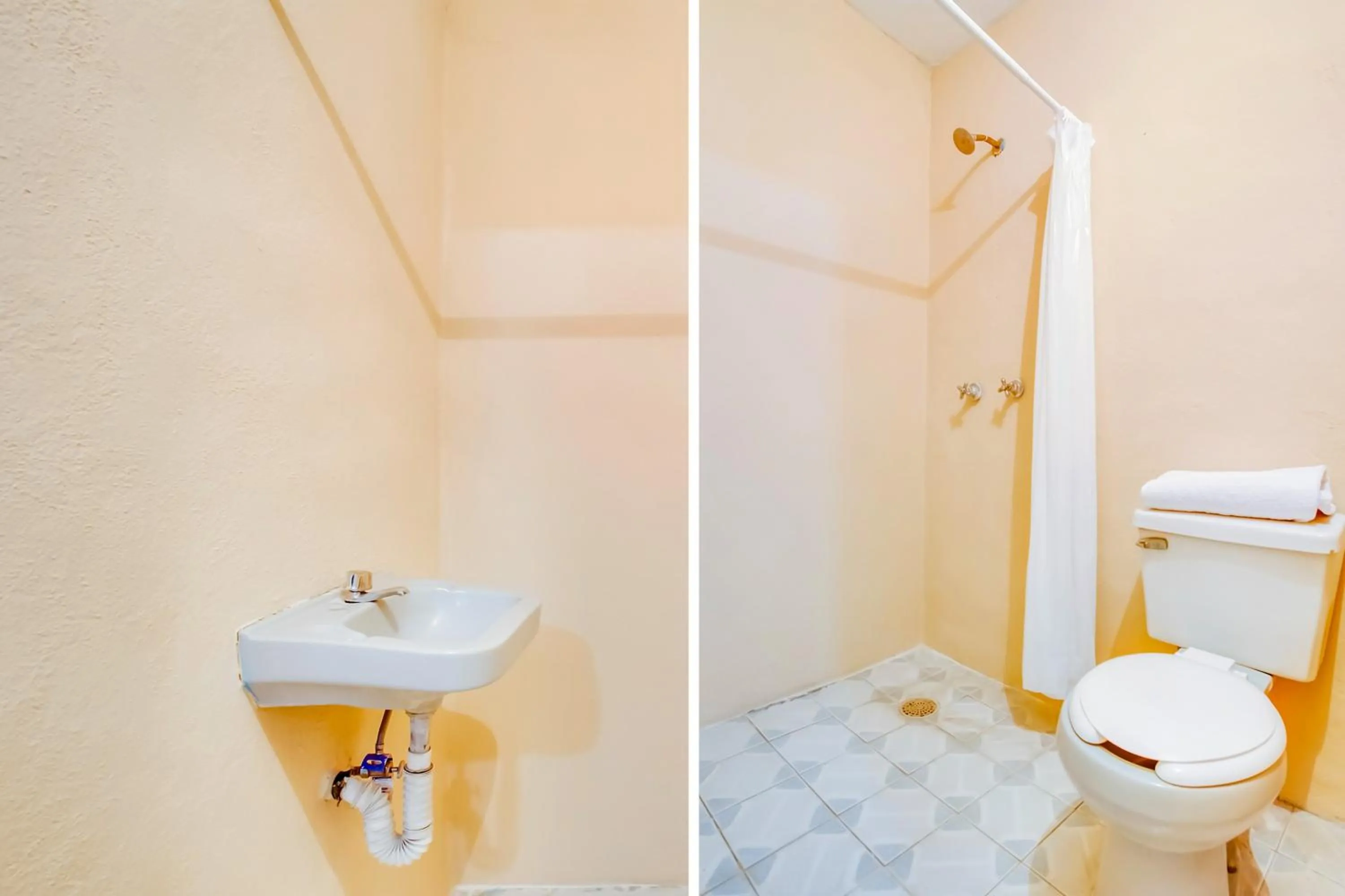 Bathroom in OYO Hotel Margarita