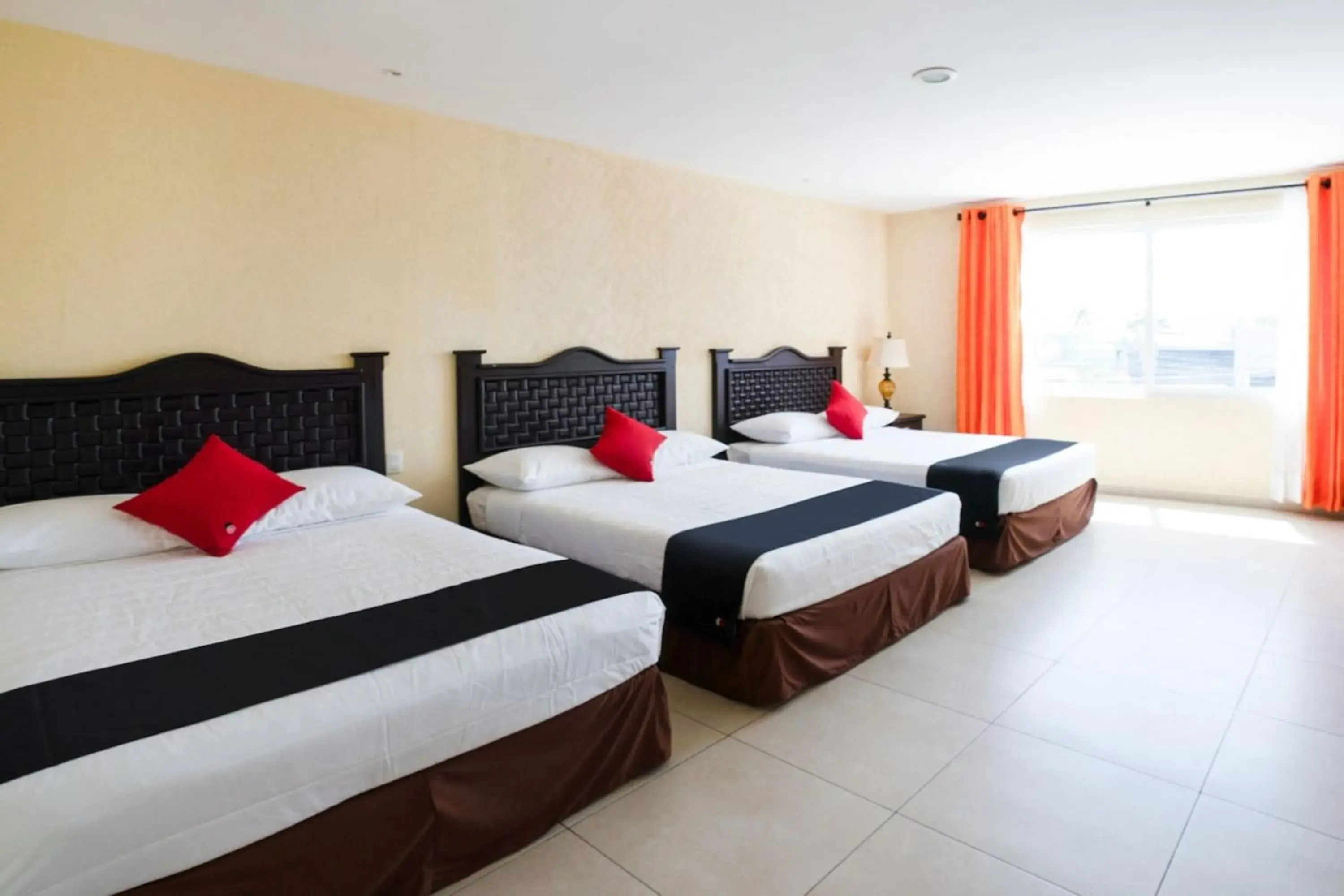 Standard Three beds - single occupancy in Capital O Hotel Los Caracoles, Acapulco Standard Three beds - single occupancy in Capital O Hotel Los Caracoles, Acapulco
