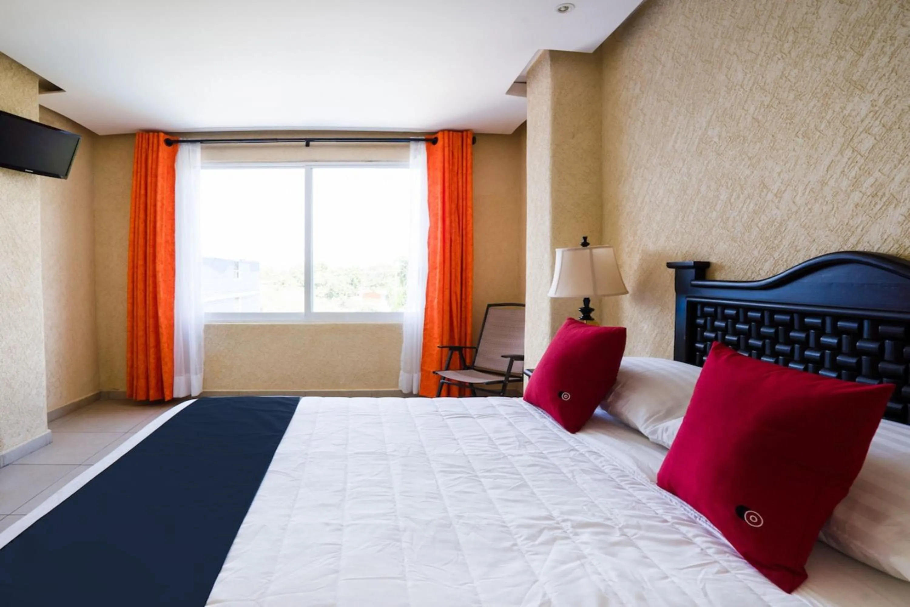 Bedroom, Bed in Capital O Hotel Los Caracoles, Acapulco