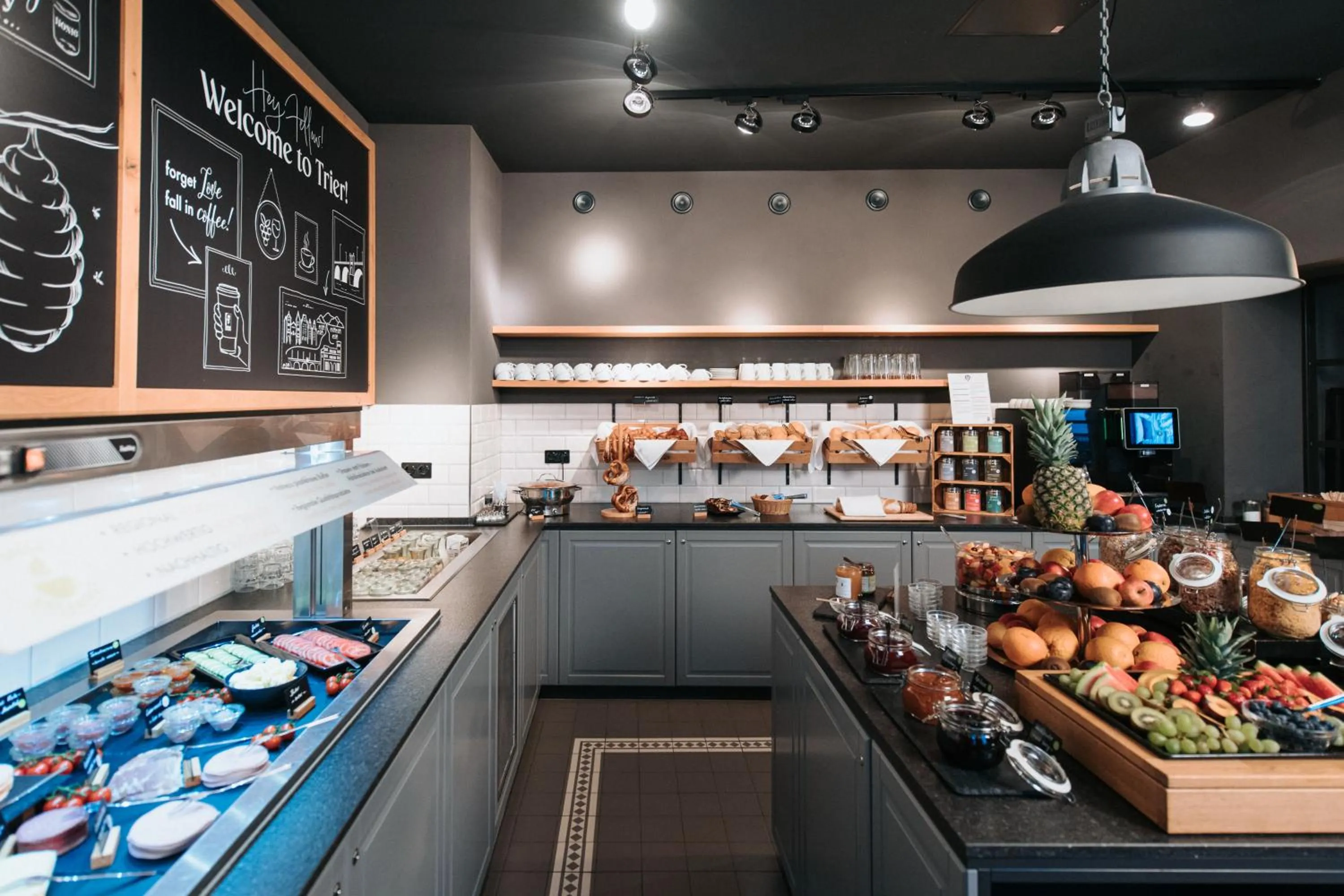 Breakfast in Coffee Fellows Hotel Trier