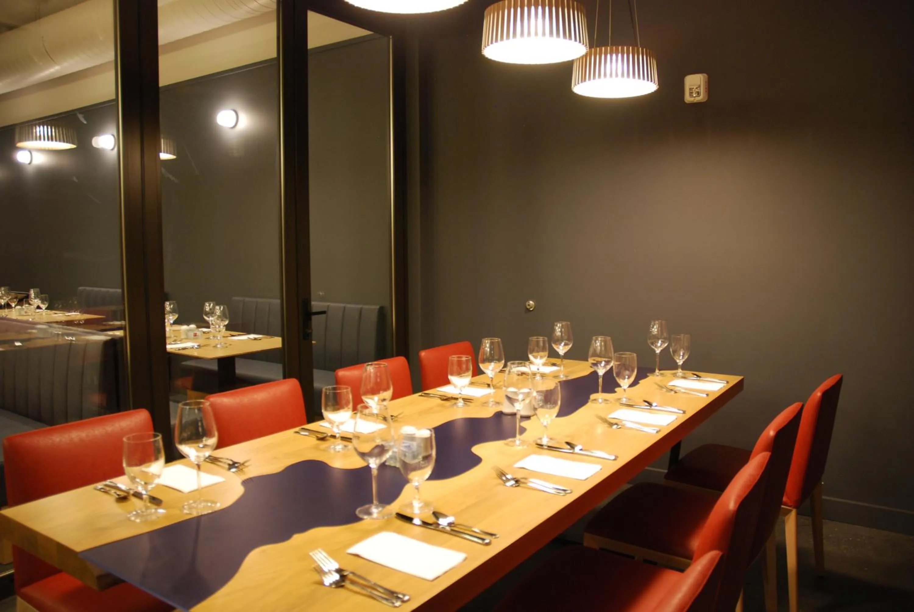 Restaurant/places to eat in Cedartree Hotel Portland Hillsboro