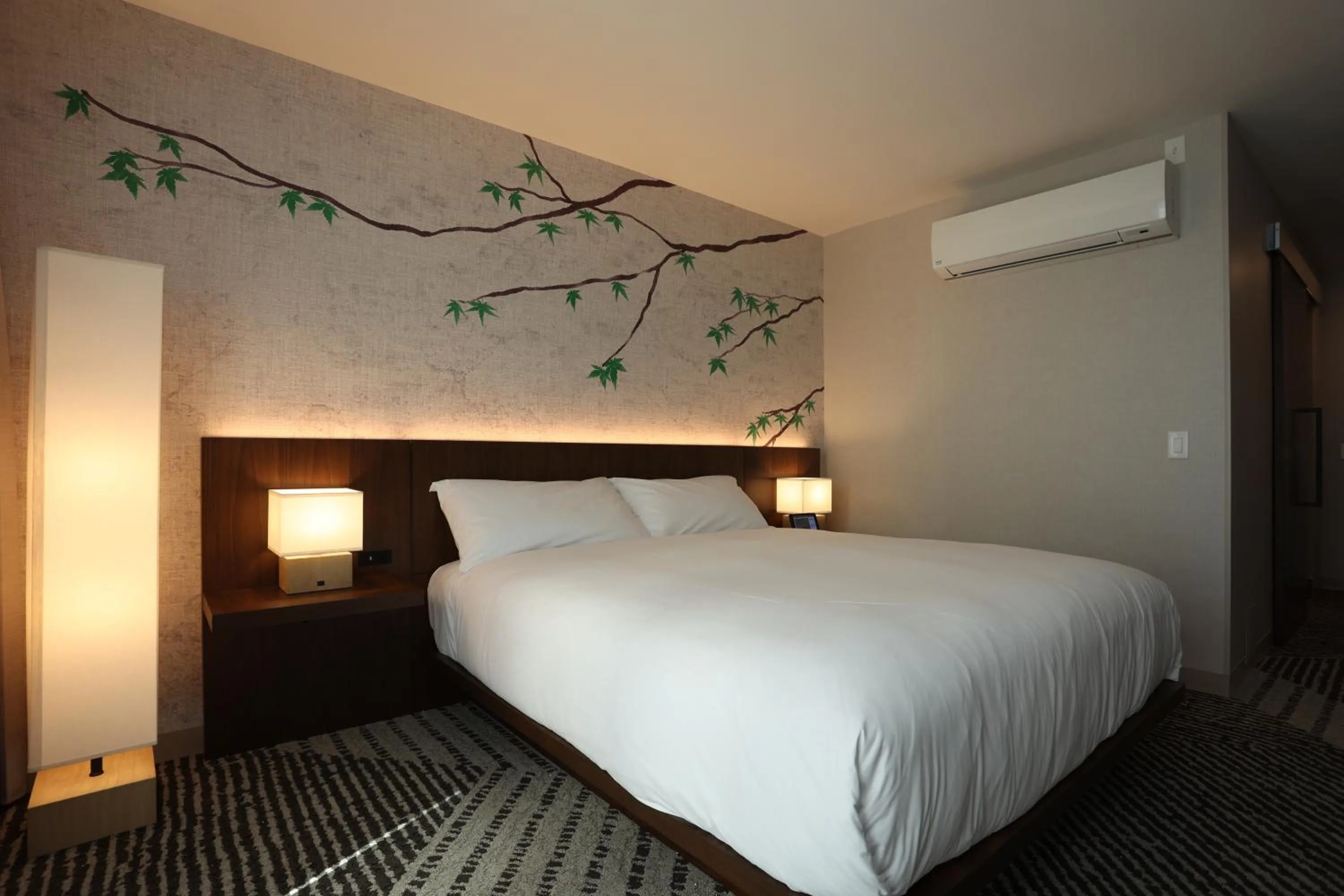 Bed in Cedartree Hotel Portland Hillsboro