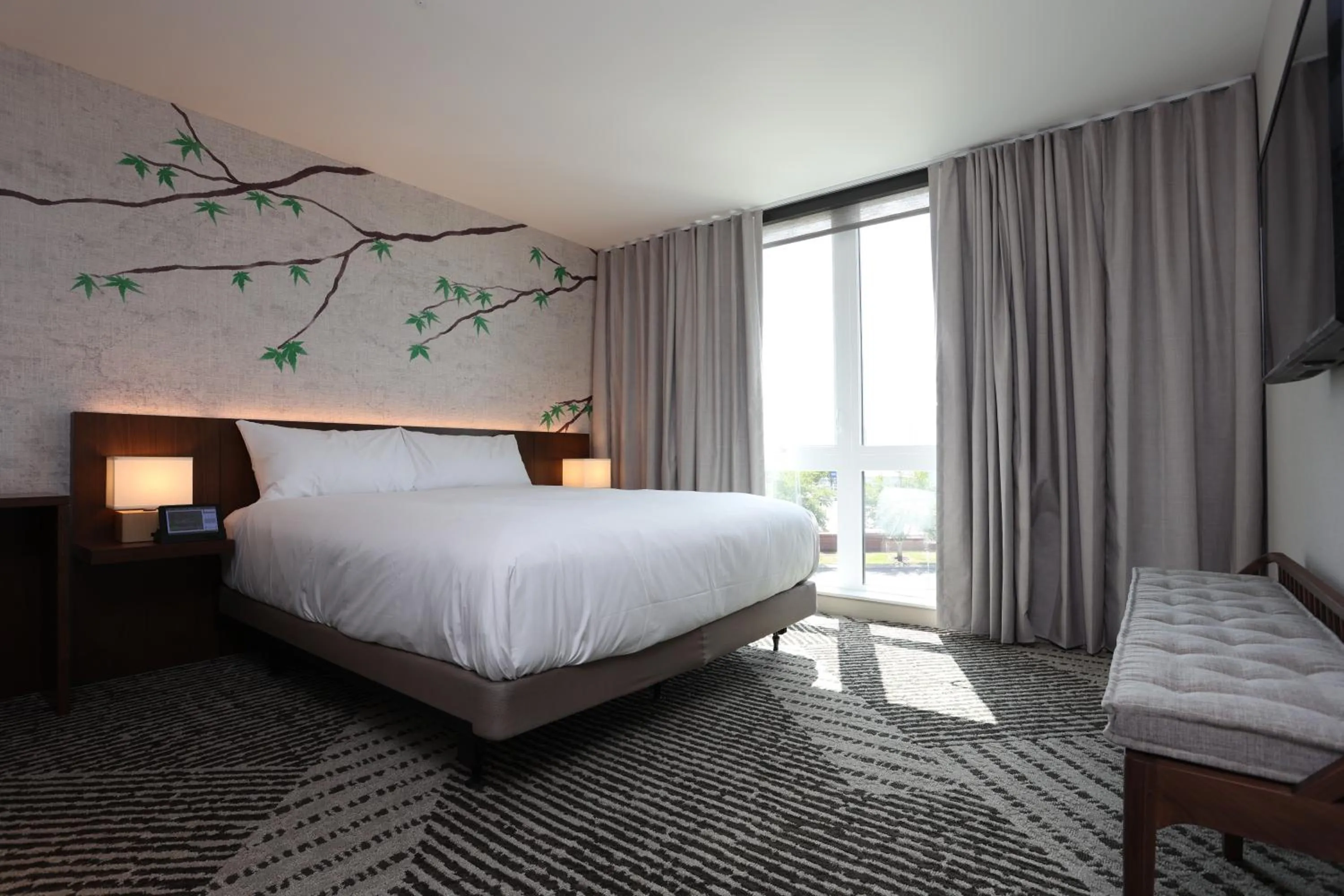 Bedroom, Bed in Cedartree Hotel Portland Hillsboro