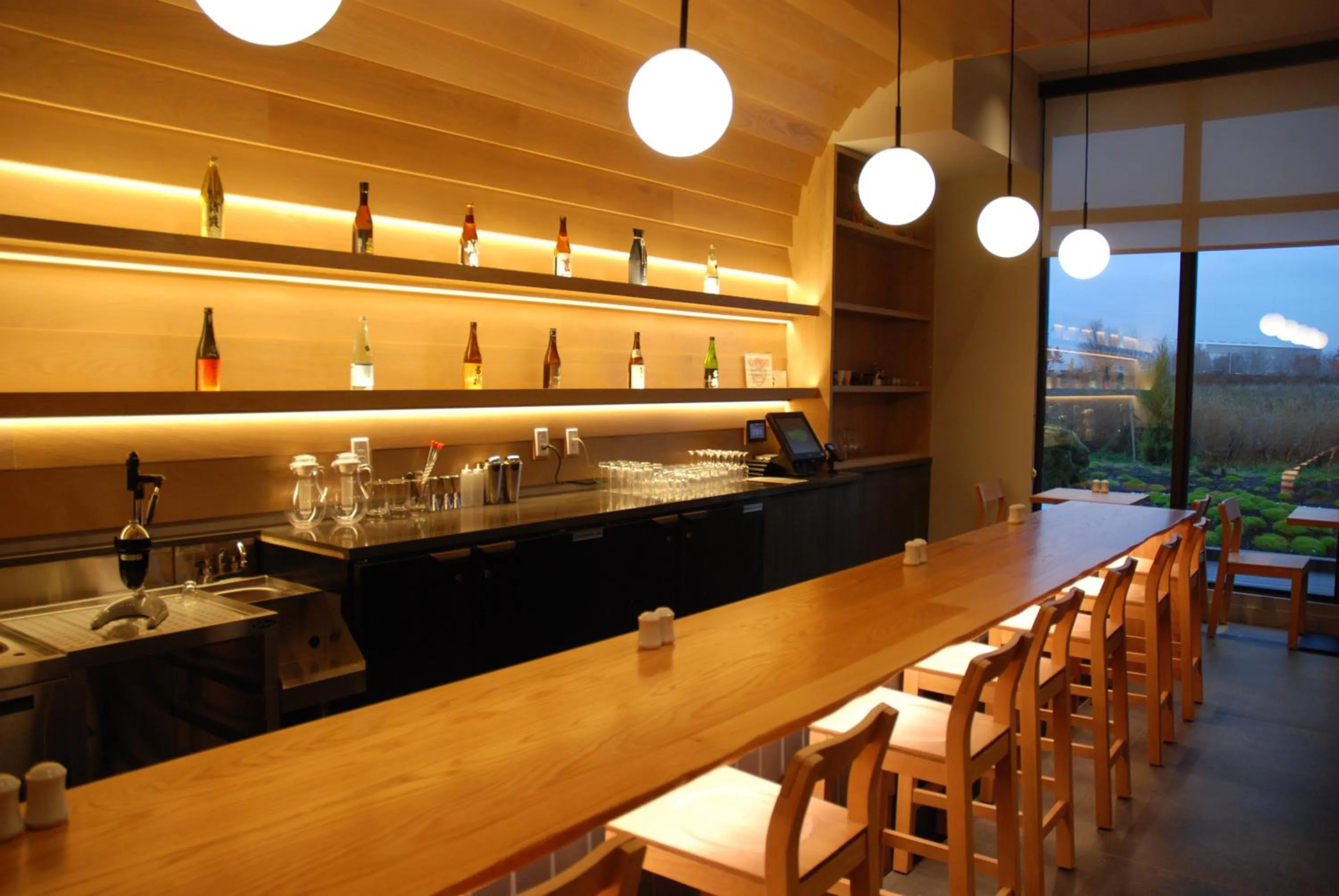 Lounge or bar in Cedartree Hotel Portland Hillsboro