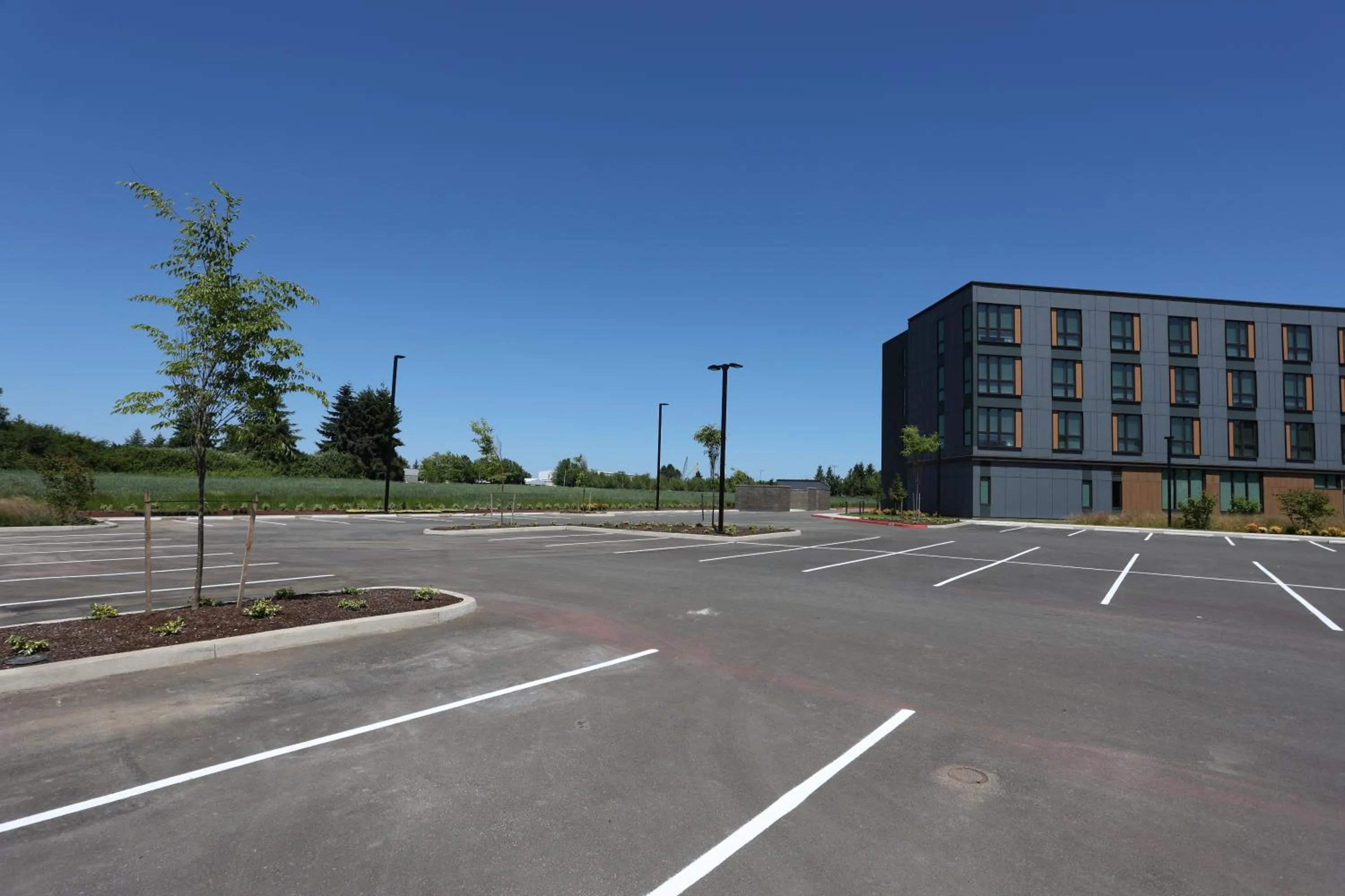 Property building in Cedartree Hotel Portland Hillsboro