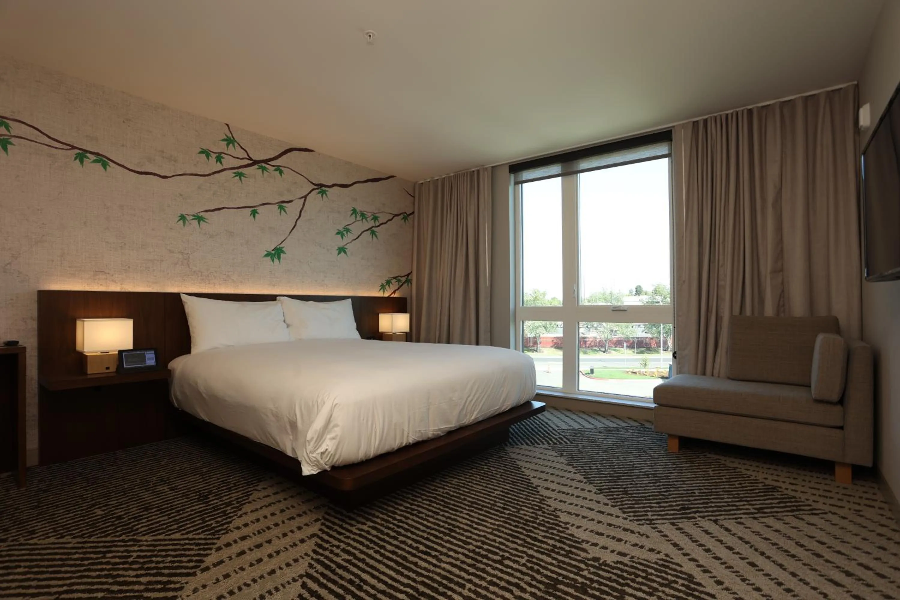 Bedroom, Bed in Cedartree Hotel Portland Hillsboro