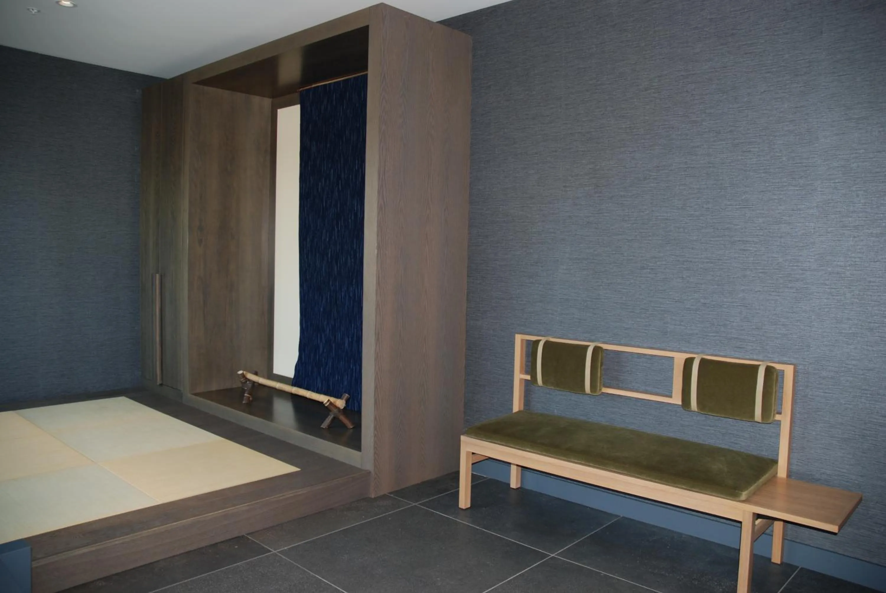 Property building, Bed in Cedartree Hotel Portland Hillsboro