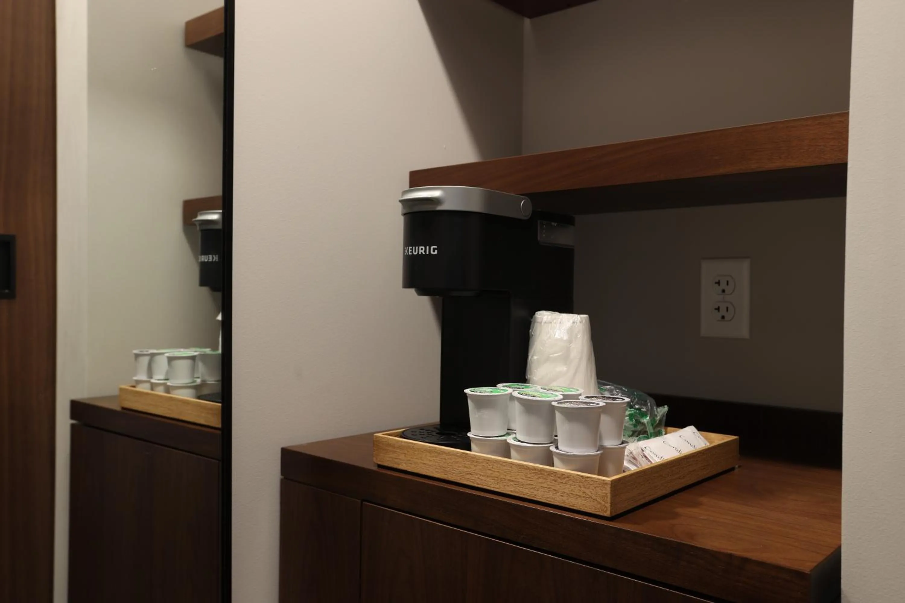 Coffee/tea facilities in Cedartree Hotel Portland Hillsboro