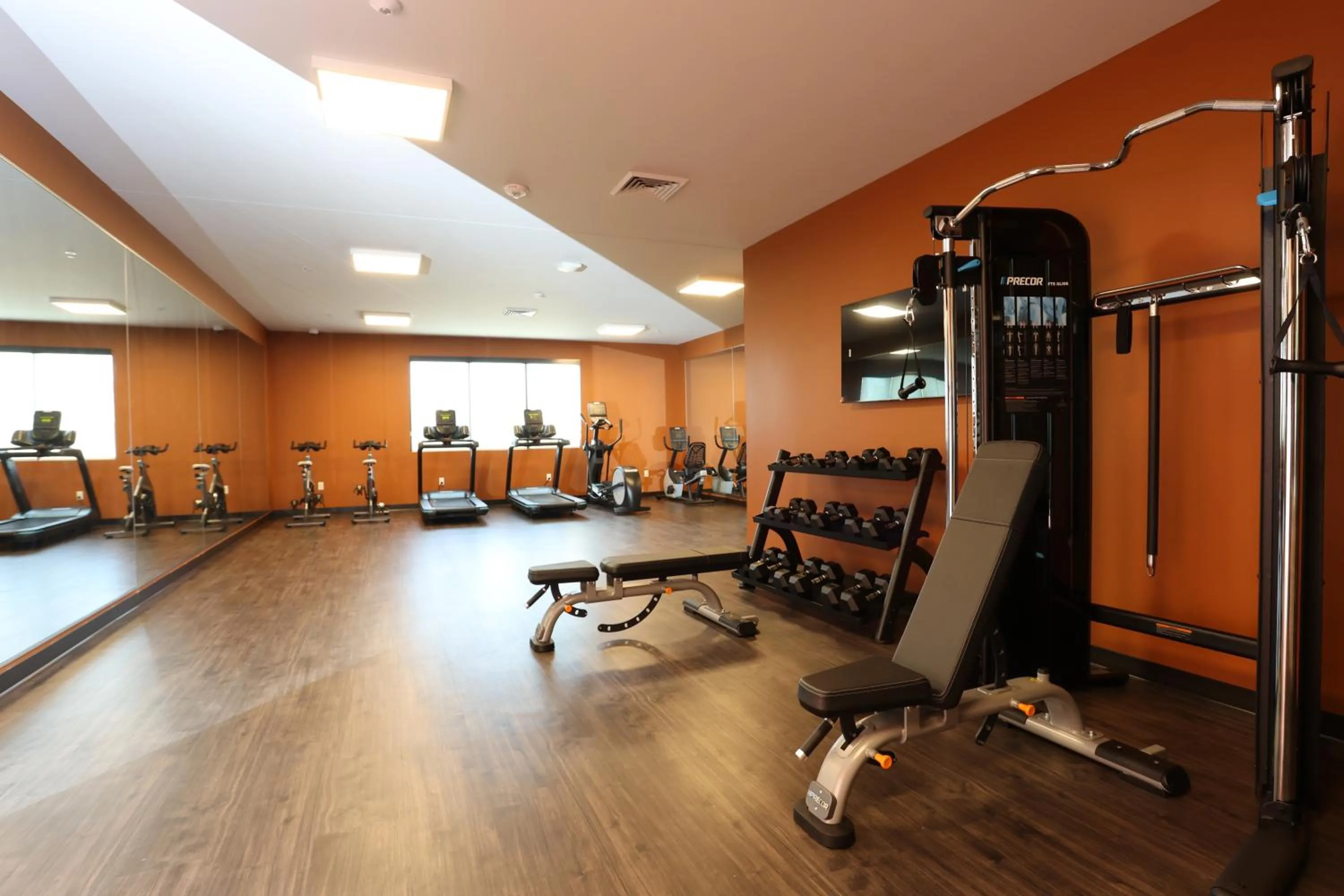 Fitness centre/facilities in Cedartree Hotel Portland Hillsboro