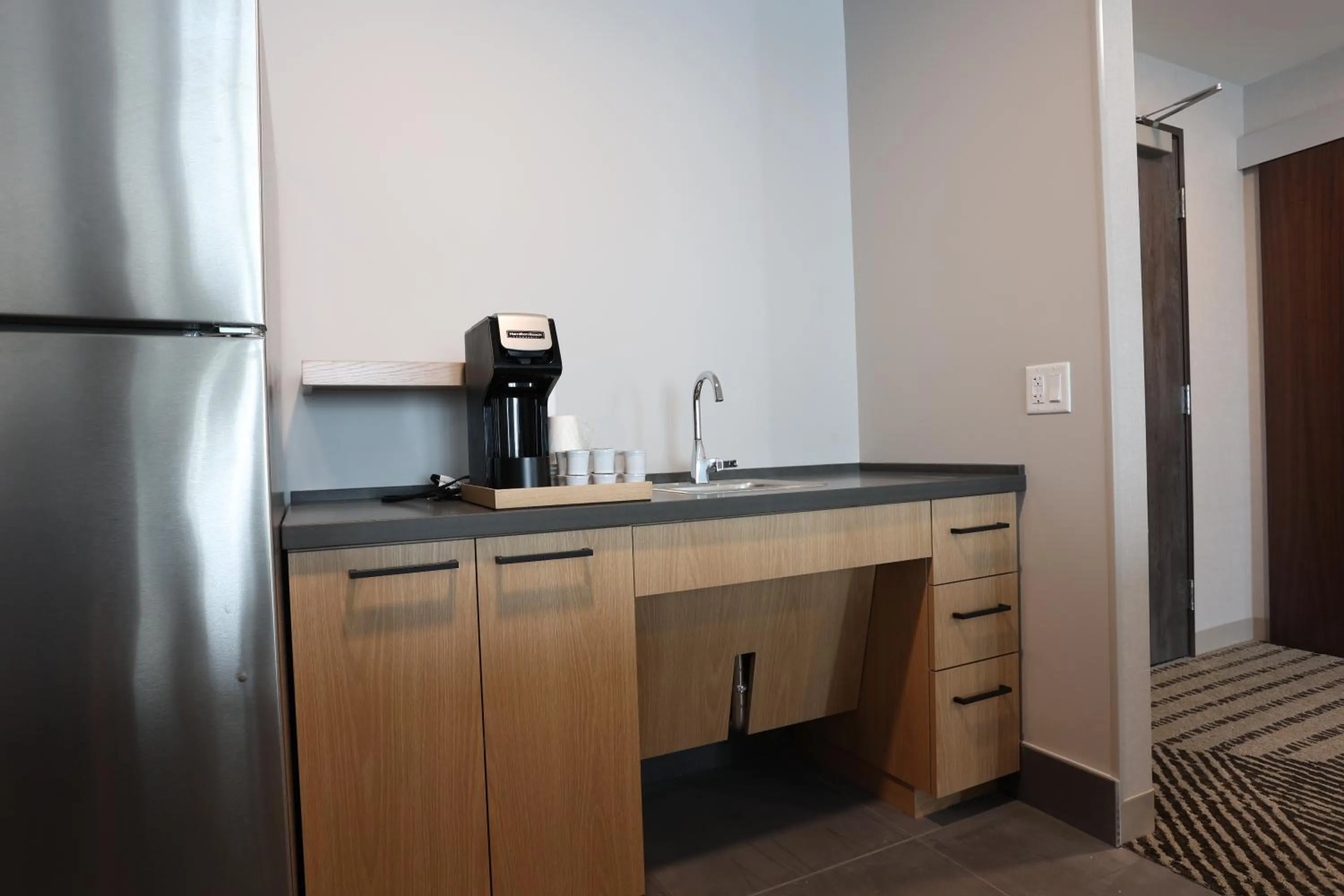 Coffee/tea facilities in Cedartree Hotel Portland Hillsboro