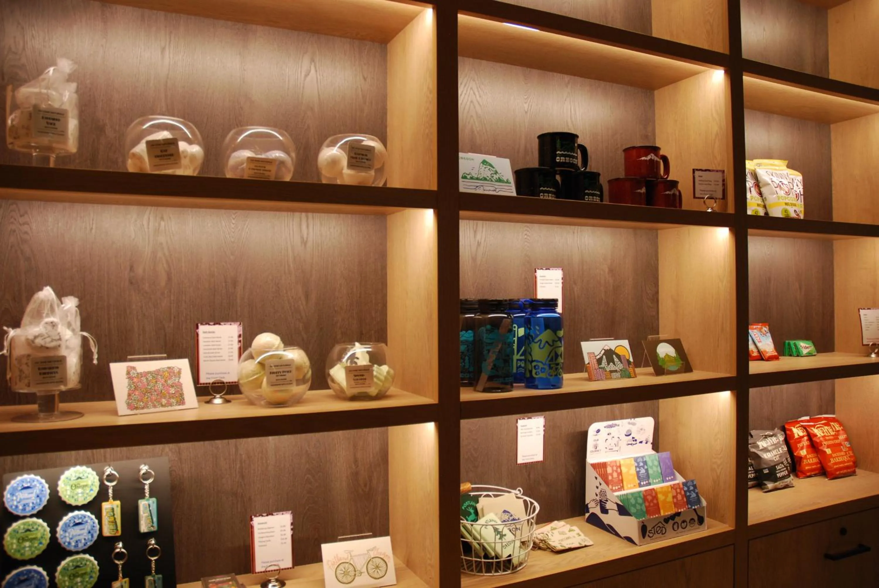 Property building in Cedartree Hotel Portland Hillsboro