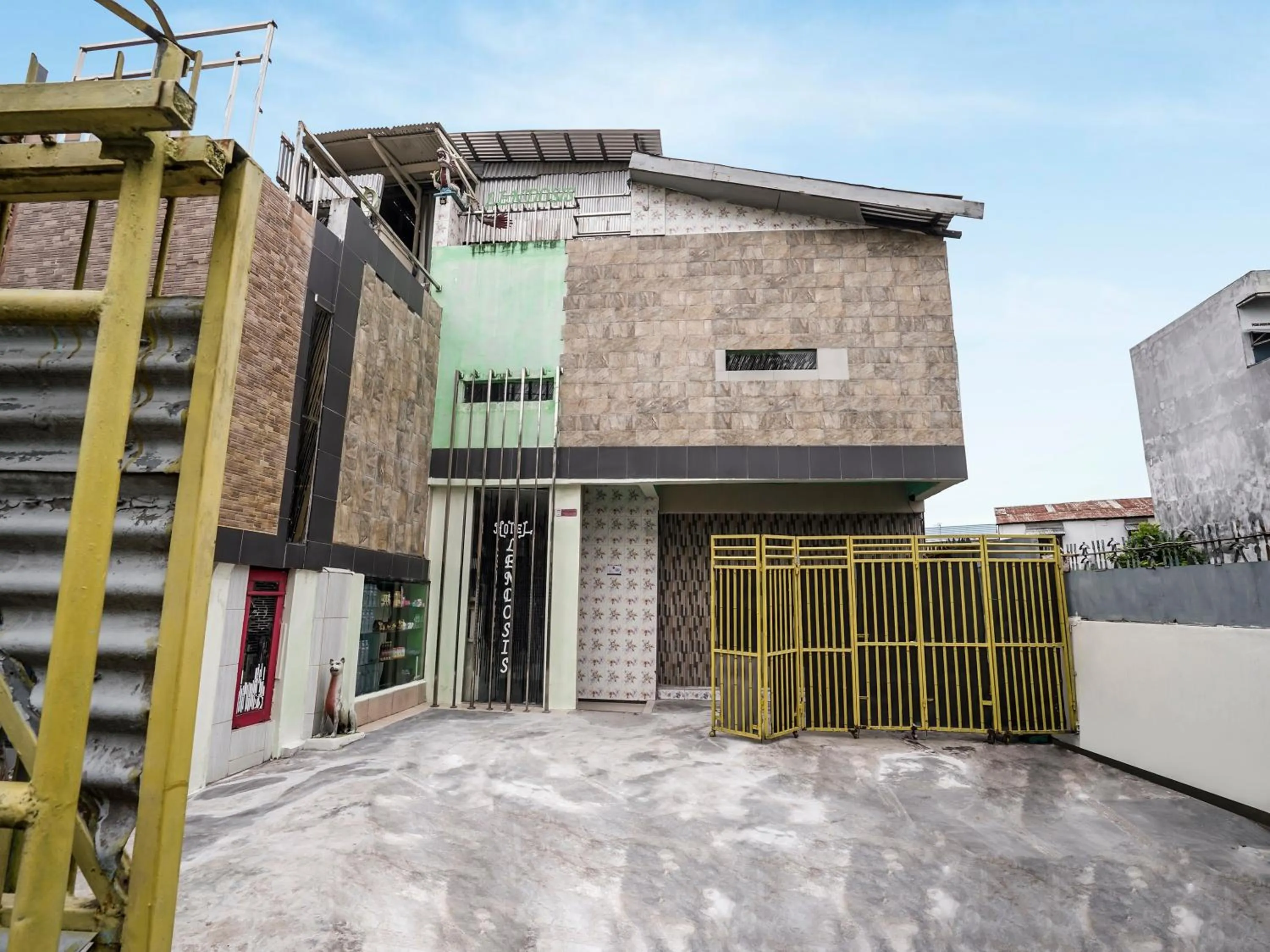 Property Building in OYO 90158 Hotel Lendosis Perintis Kemerdekaan