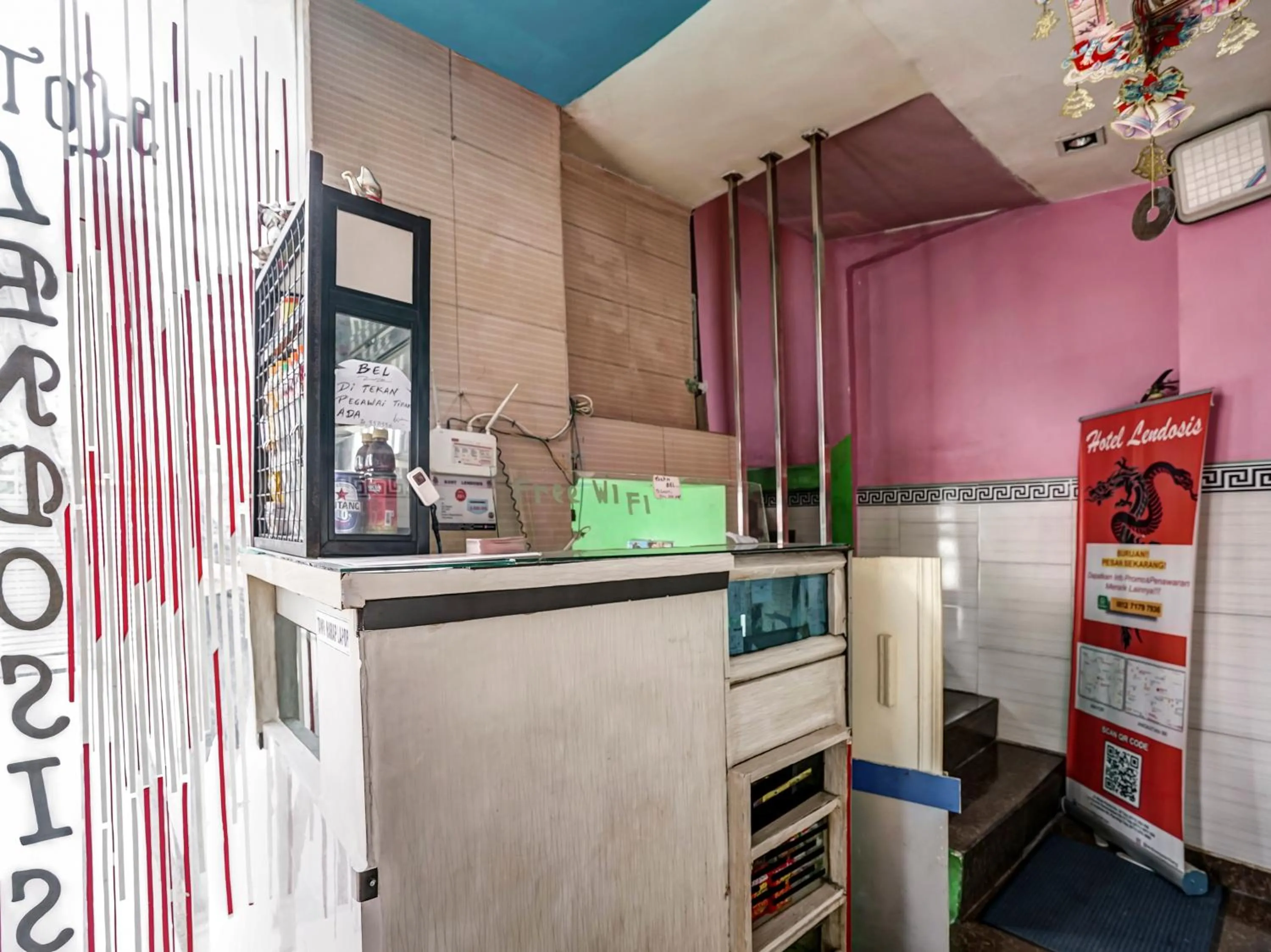 Lobby or reception, Kitchen/Kitchenette in OYO 90158 Hotel Lendosis Perintis Kemerdekaan