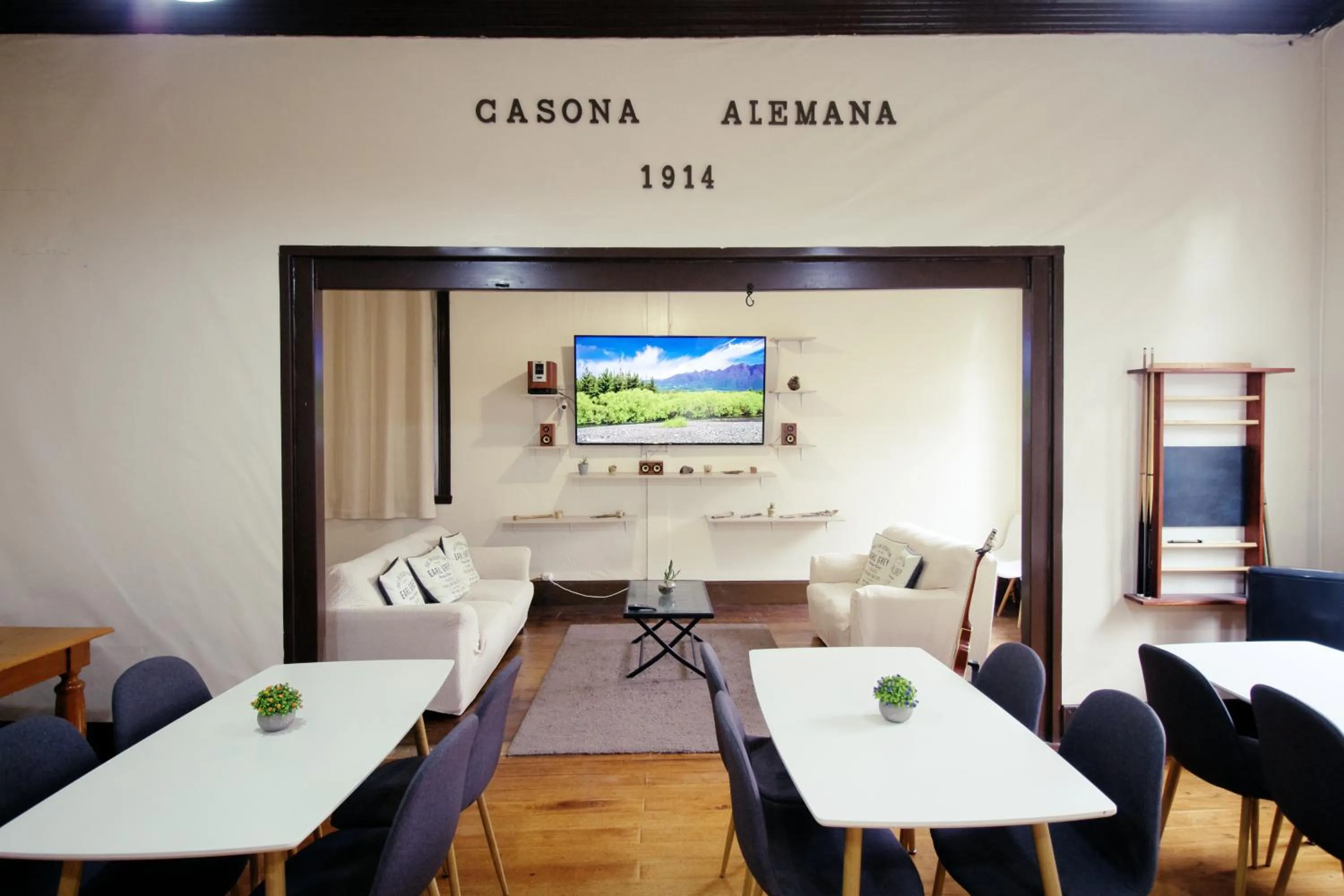 Communal lounge/ TV room in Casona Alemana