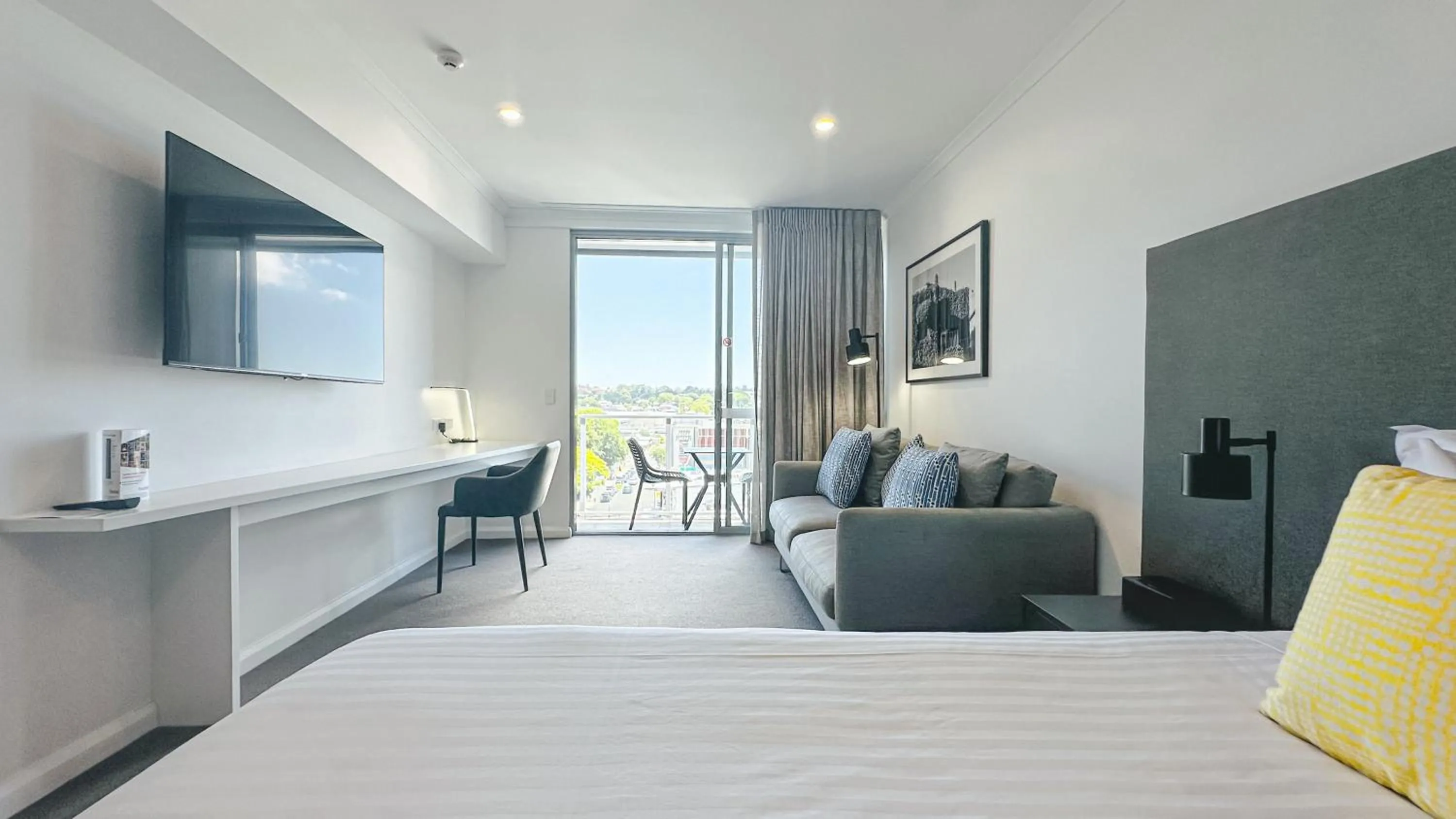 Bed in Oaks Toowoomba Hotel