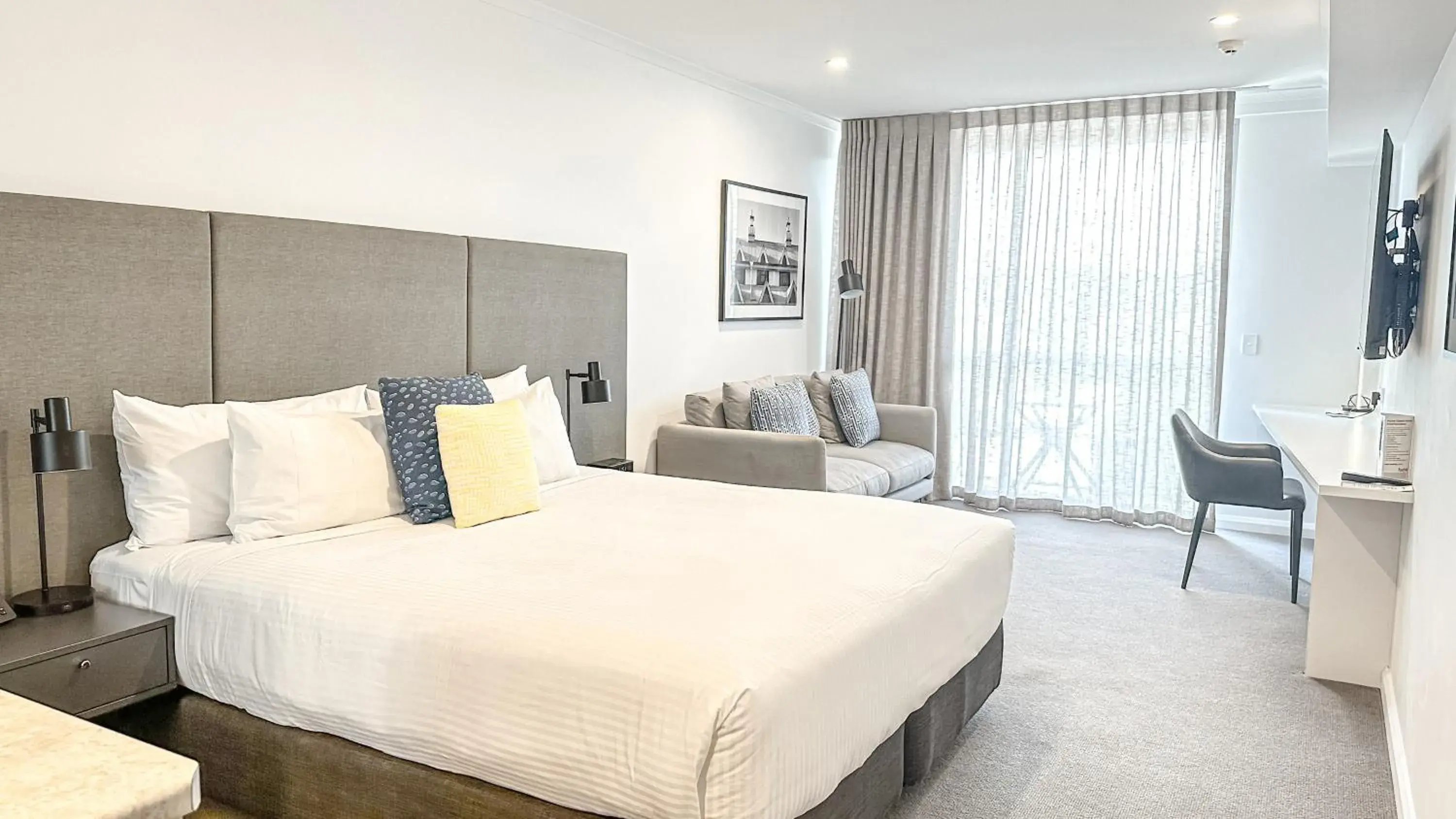 Two-Bedroom Suite in Oaks Toowoomba Hotel Two-Bedroom Suite in Oaks Toowoomba Hotel
