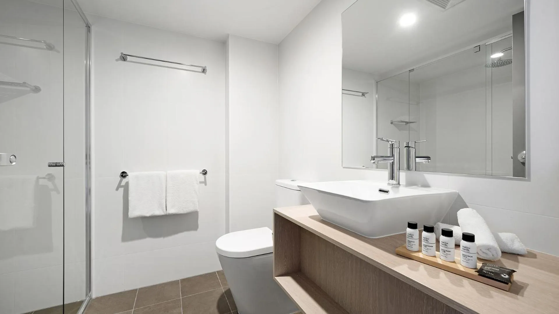 Toilet in Oaks Toowoomba Hotel