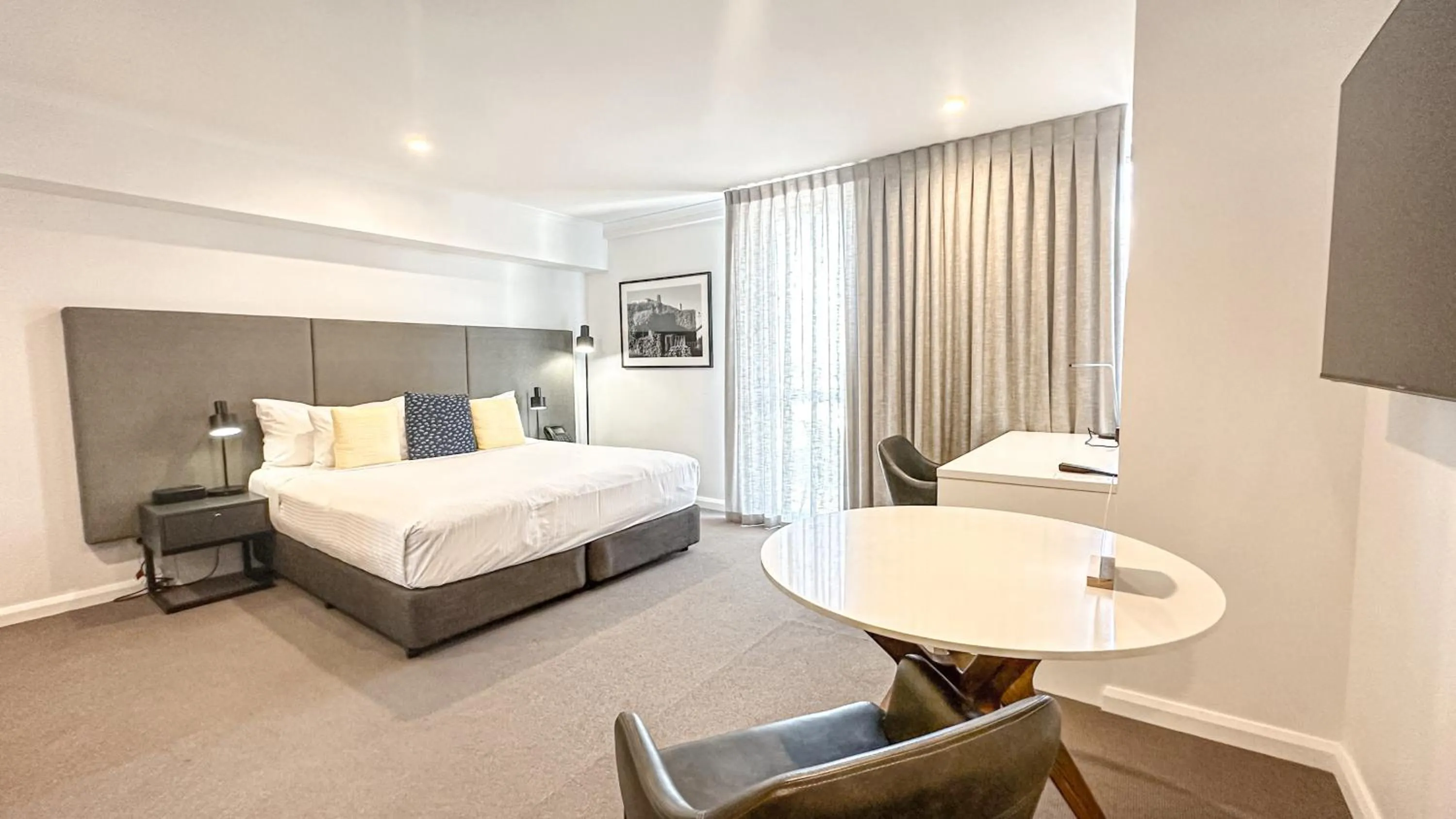 Bed in Oaks Toowoomba Hotel