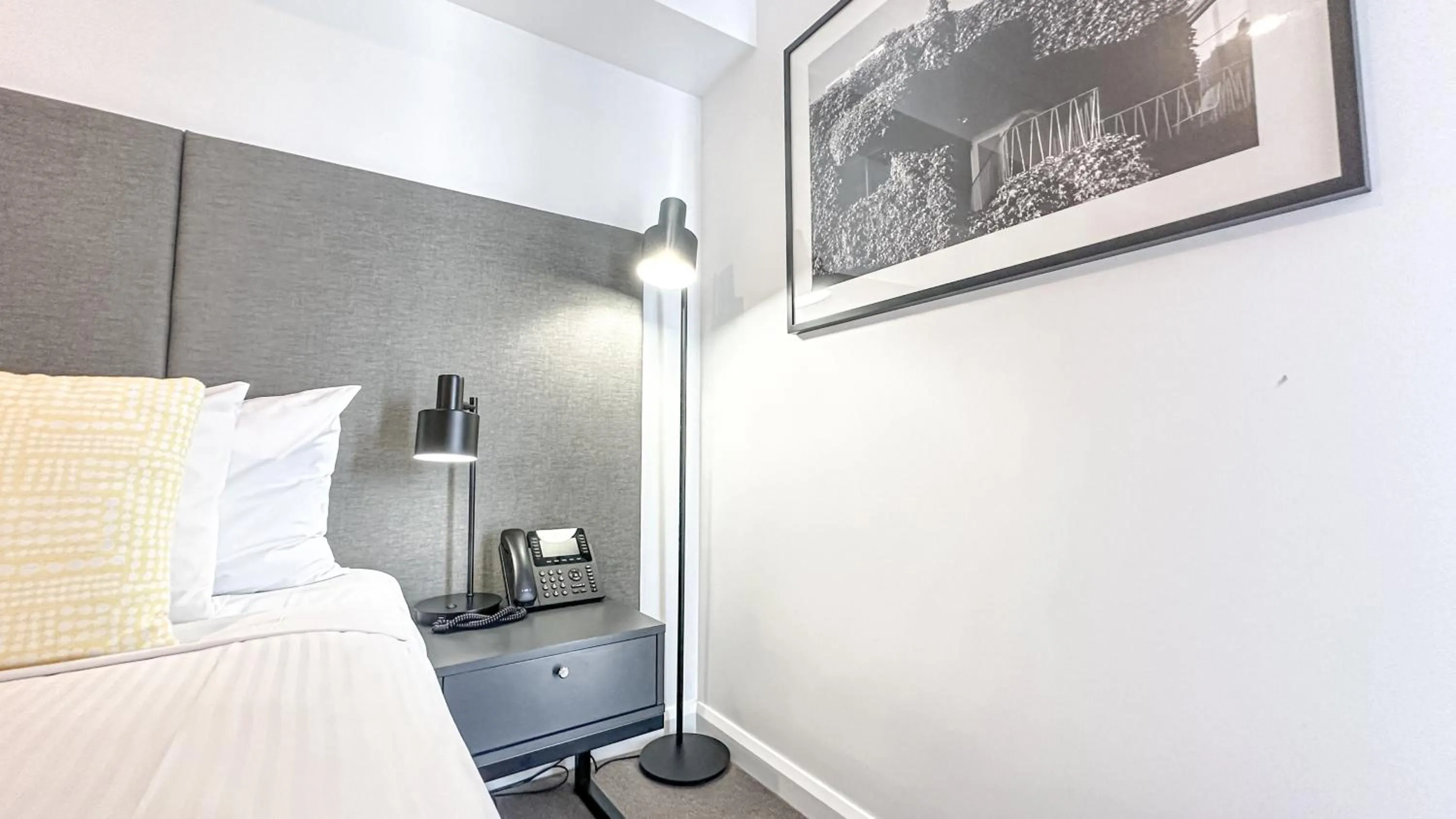 Bed in Oaks Toowoomba Hotel