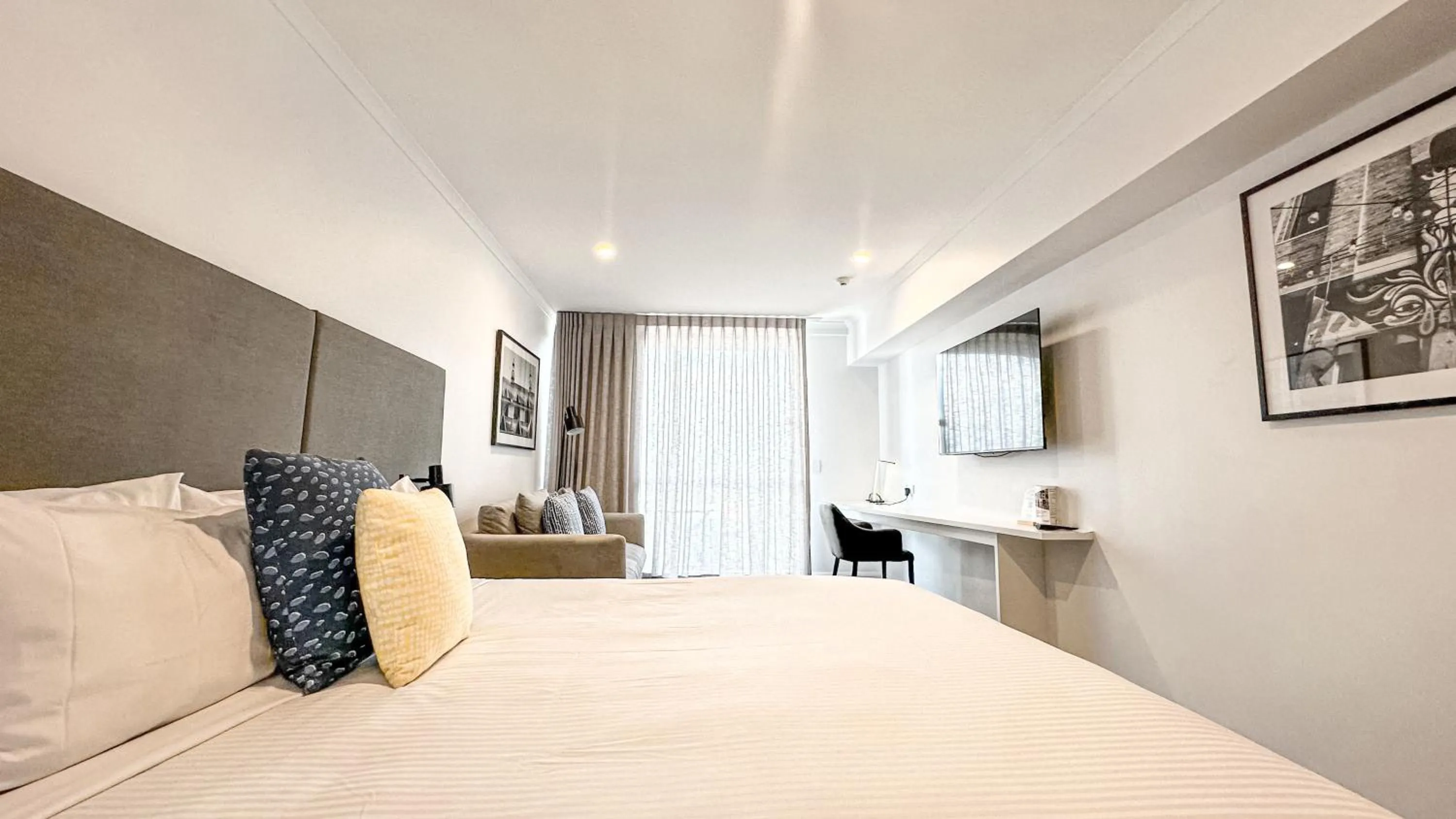 Bed in Oaks Toowoomba Hotel