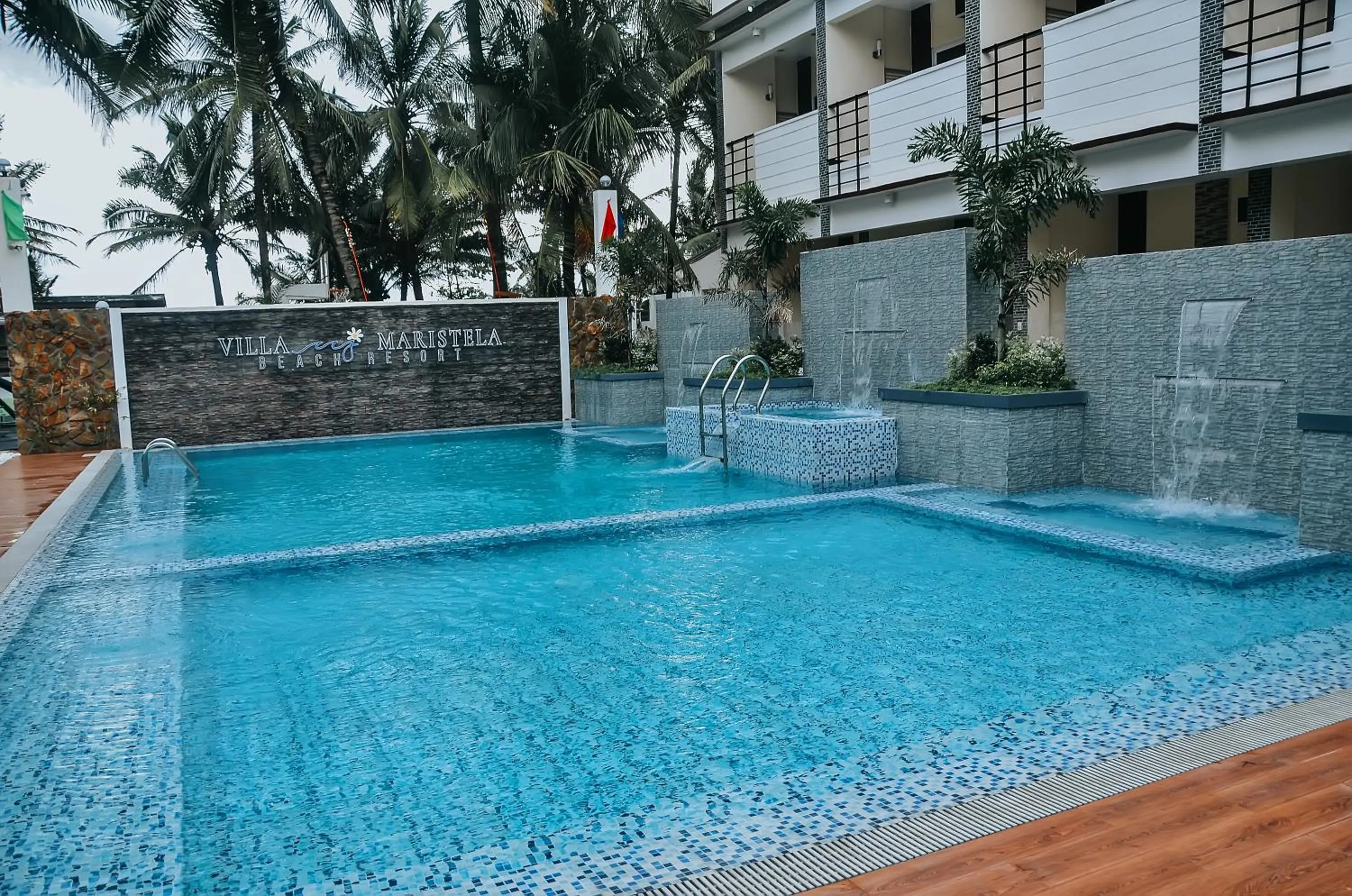 Swimming pool in Villa MJ Maristela Beach Resort
