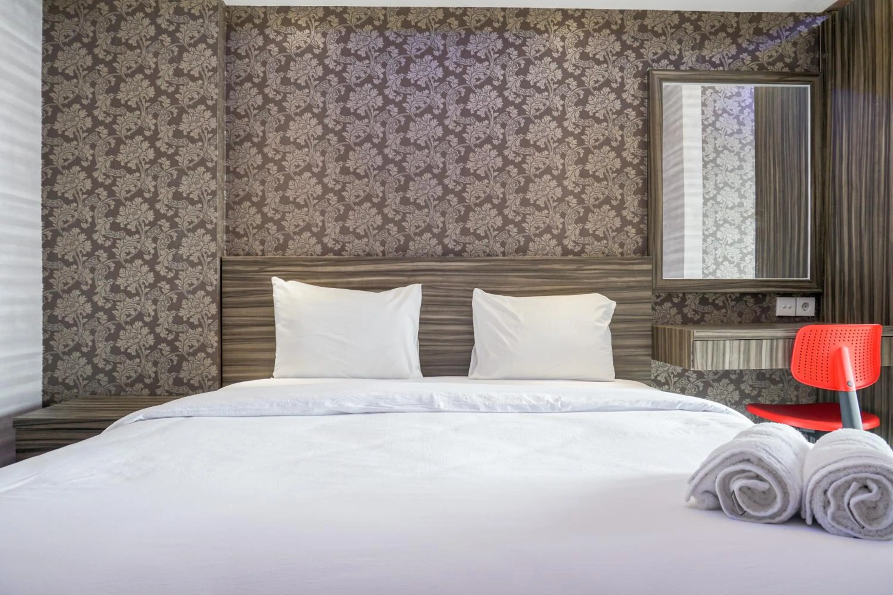 Bed in Comfortable 3BR Apartment at Green Palm Residences By Travelio