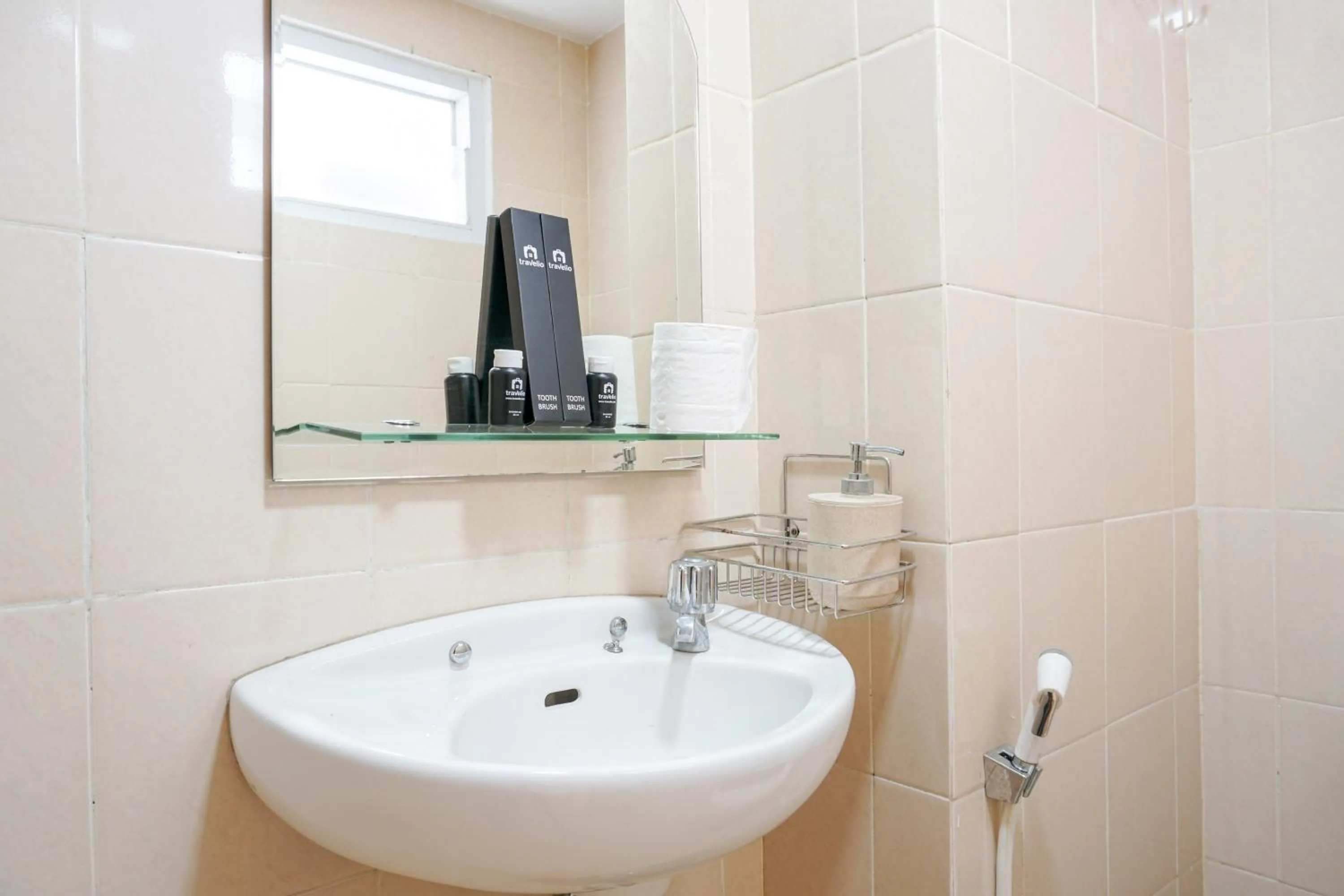 Comfortable 3BR Apartment at Green Palm Residences By Travelio