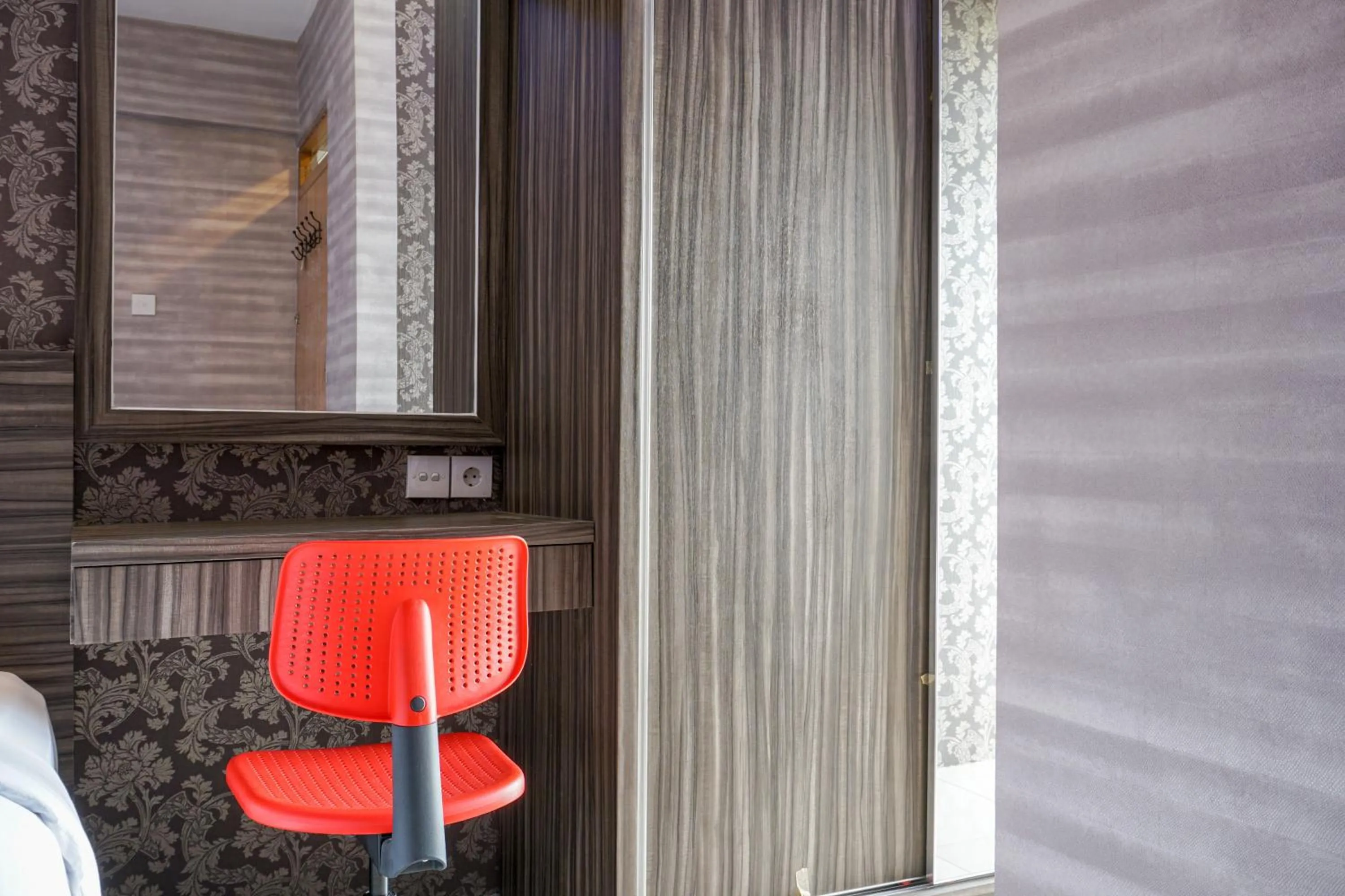 Comfortable 3BR Apartment at Green Palm Residences By Travelio