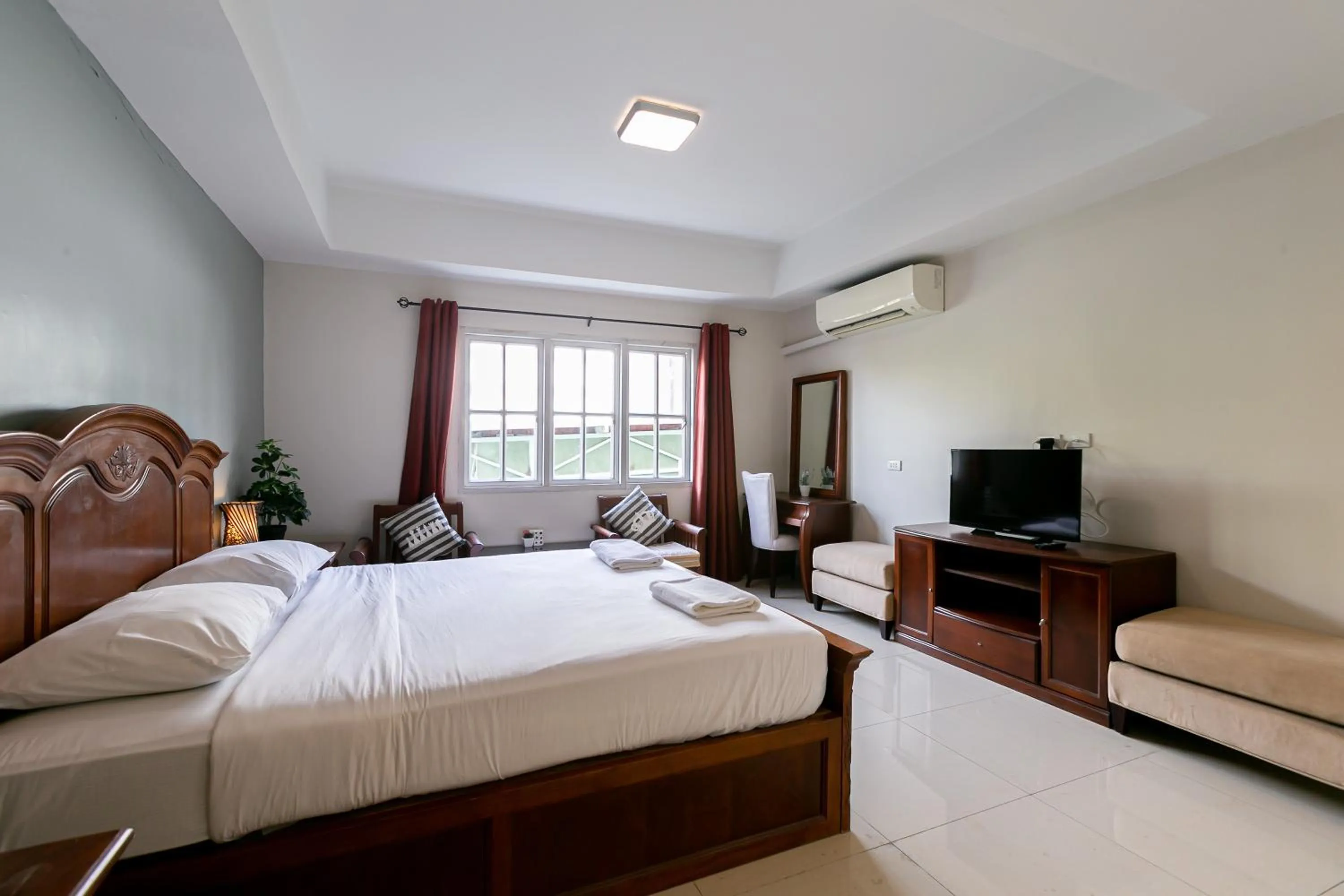 Bed in Wong Amat House