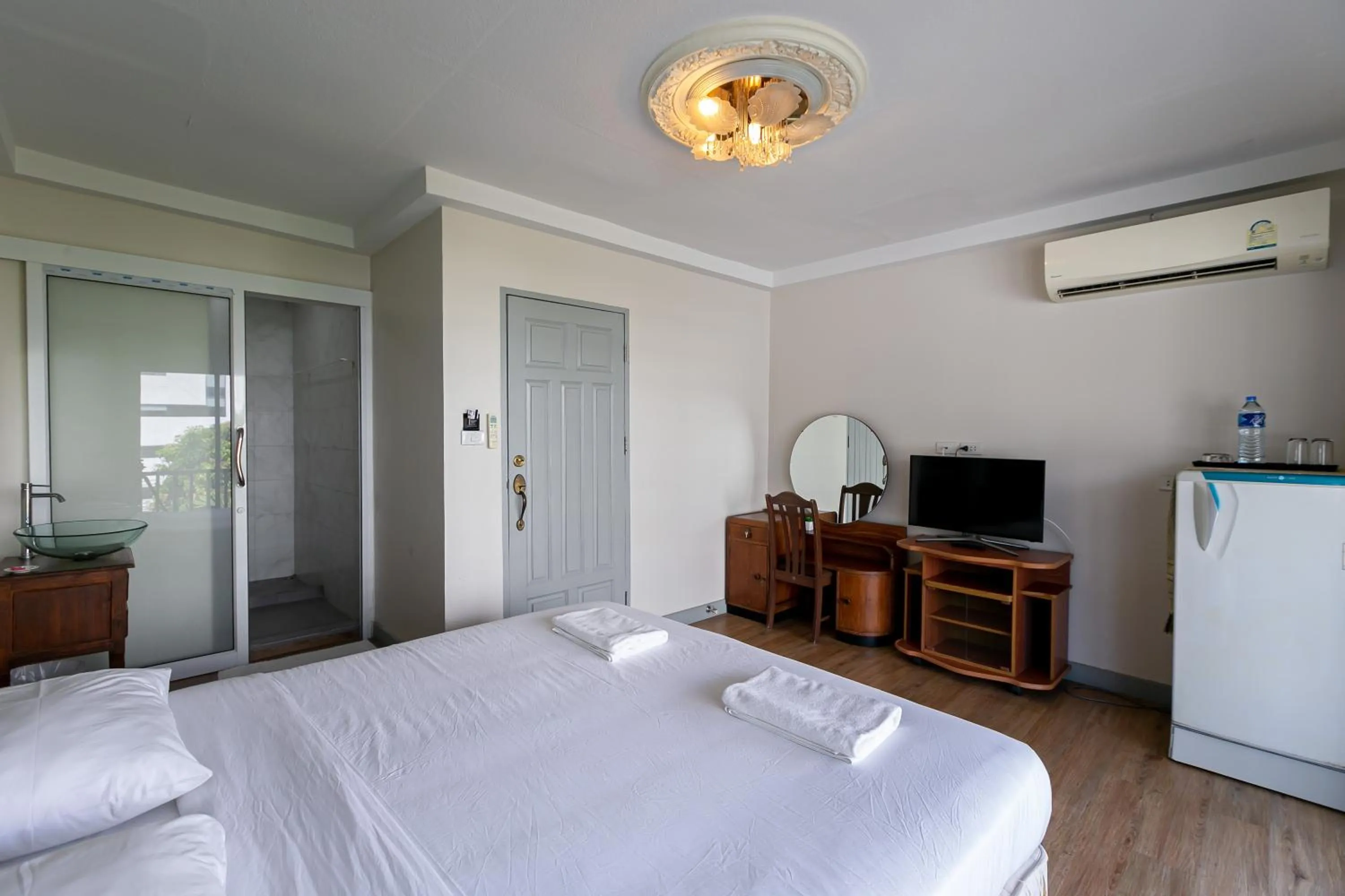 Bed in Wong Amat House