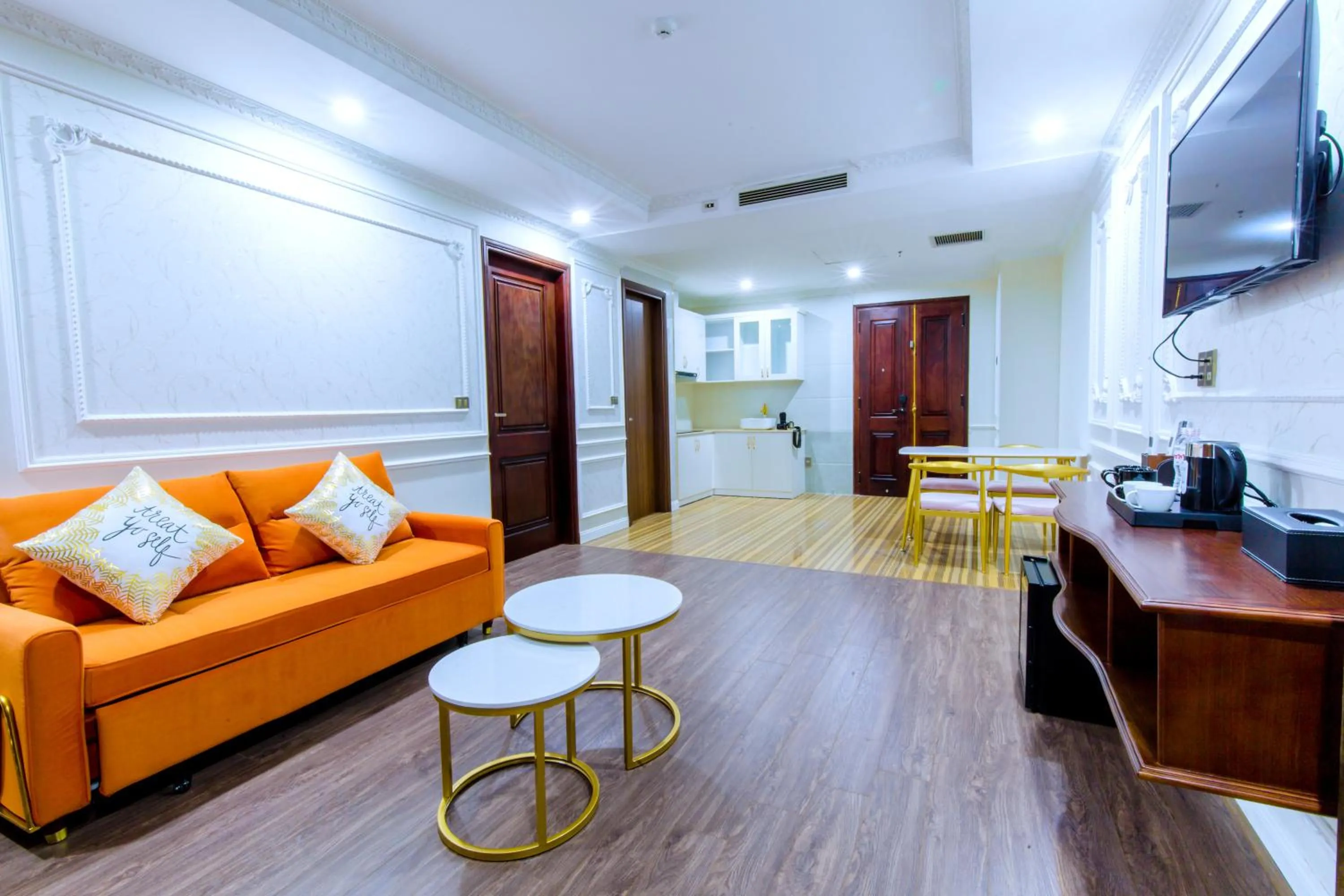 Living room in SAKURA HOTEL