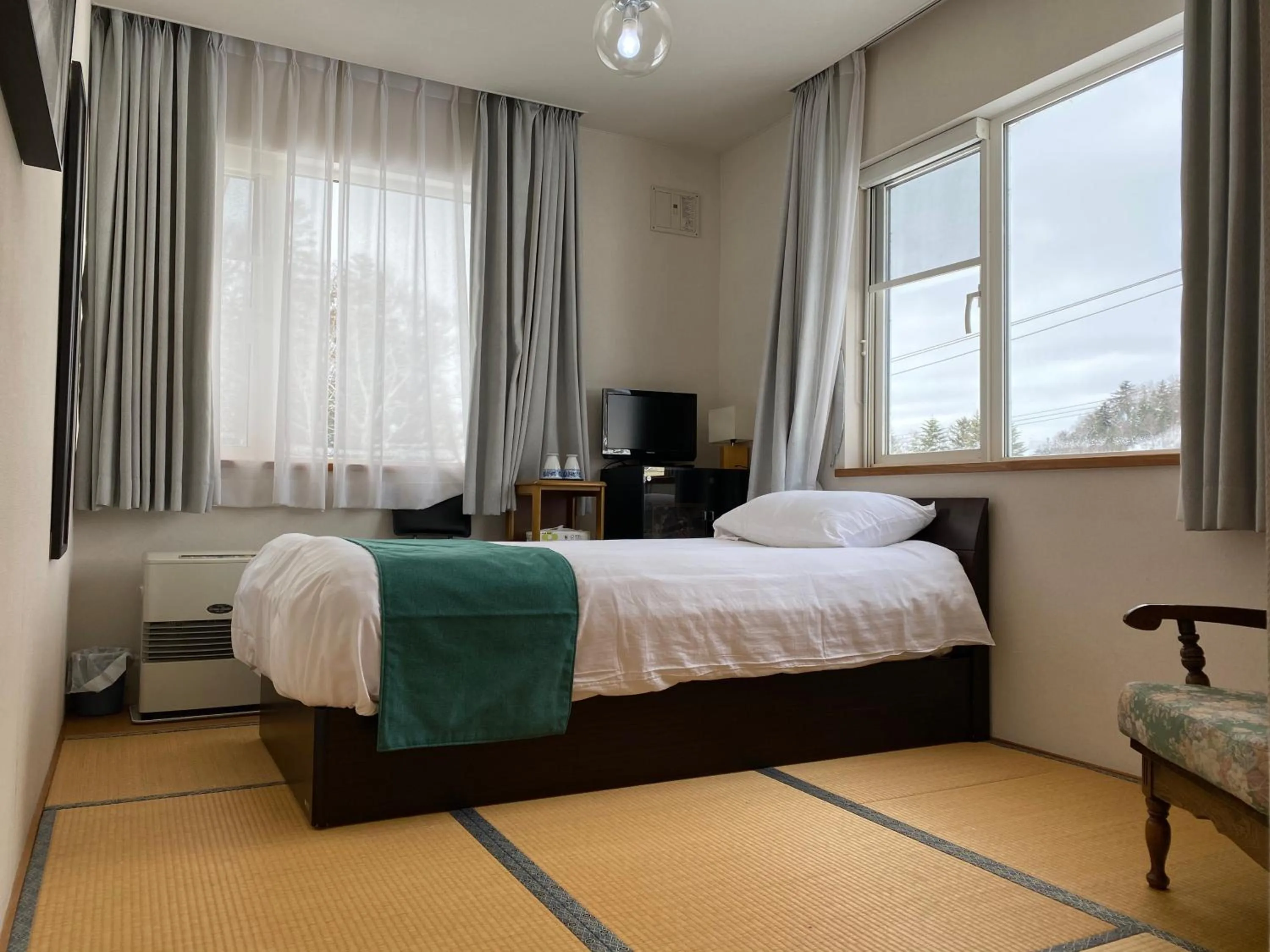 Bed in Sirogane Free Harbour Hotel