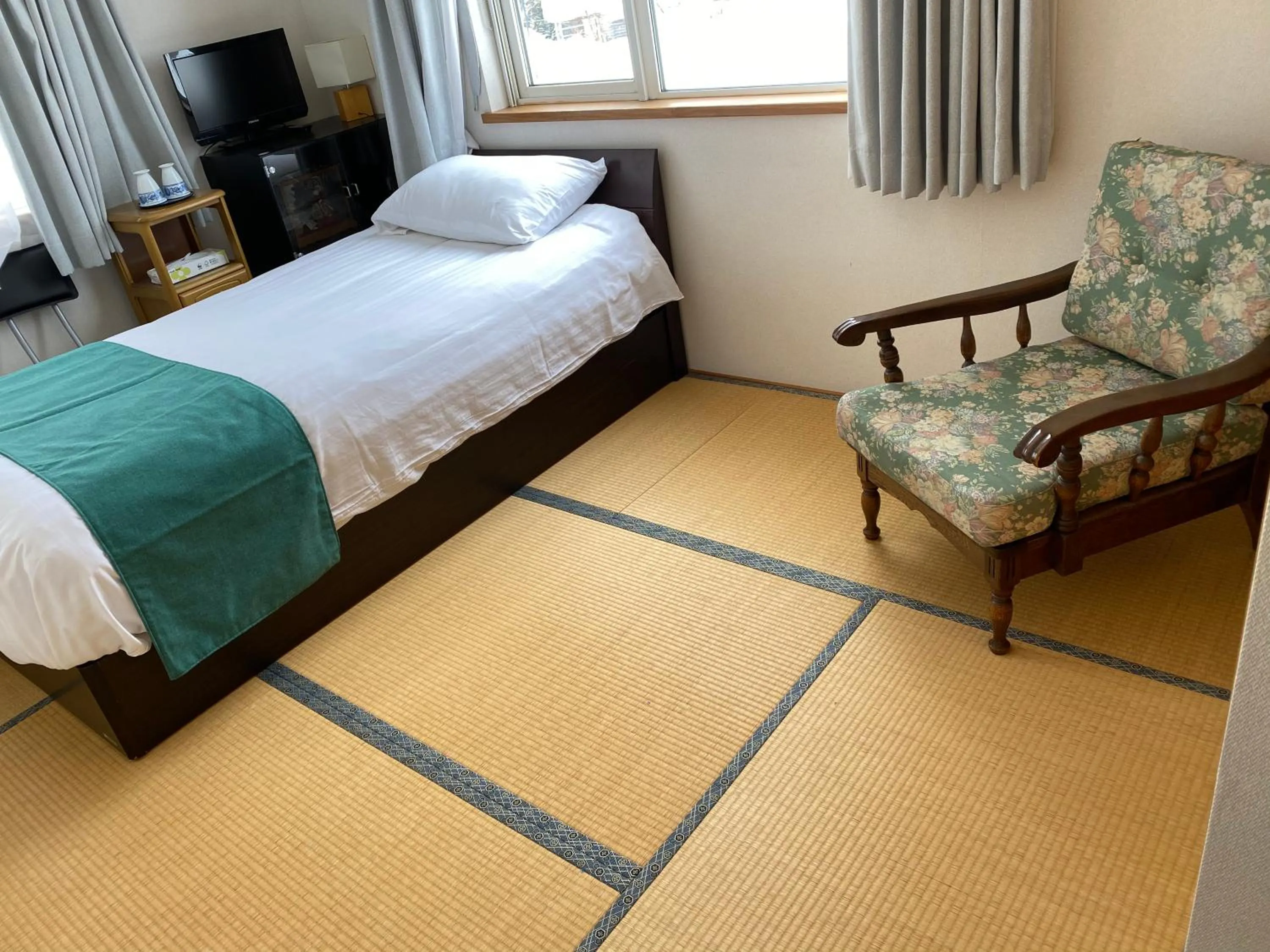 Bed in Sirogane Free Harbour Hotel