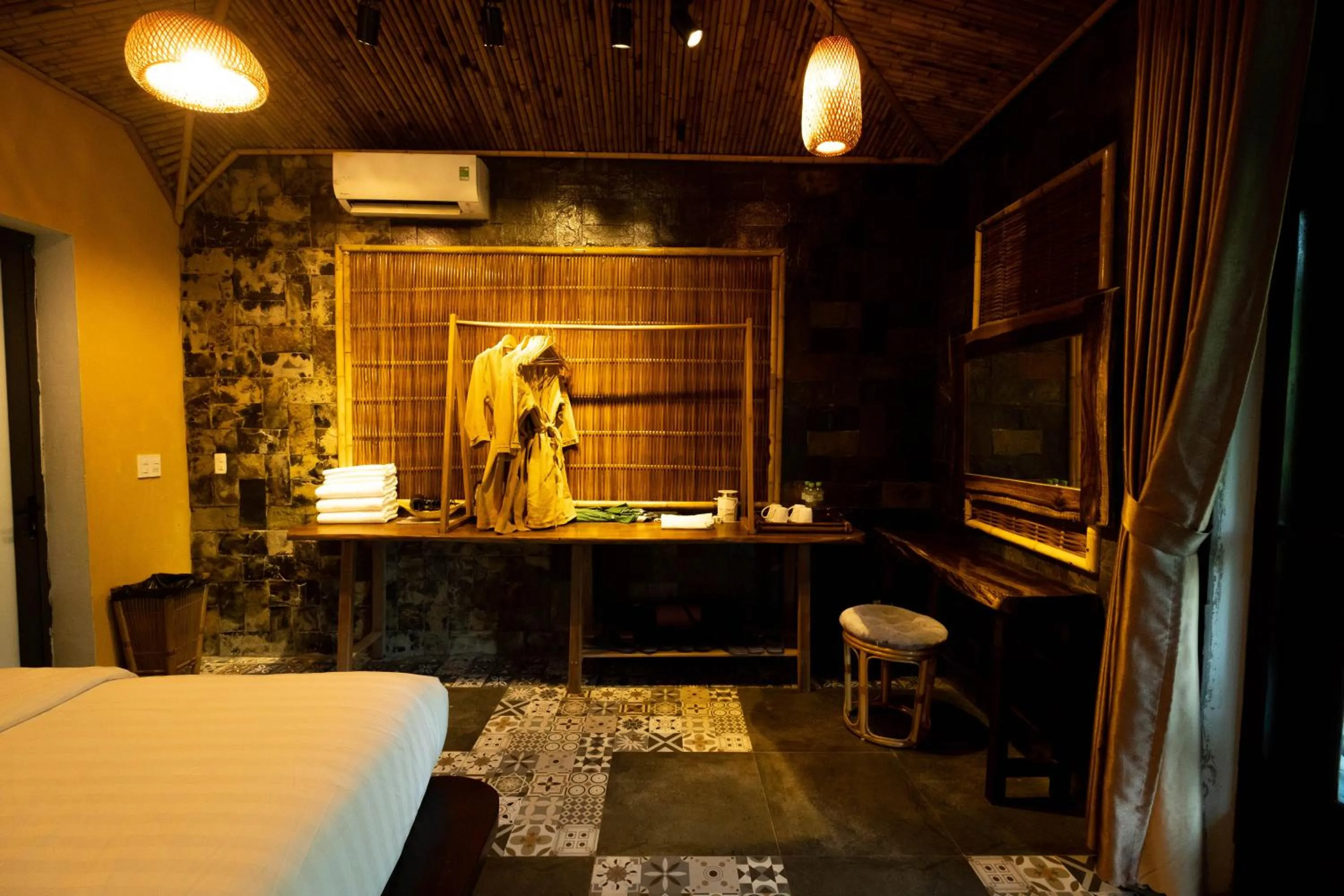 Bed in Trang An Ecolodge