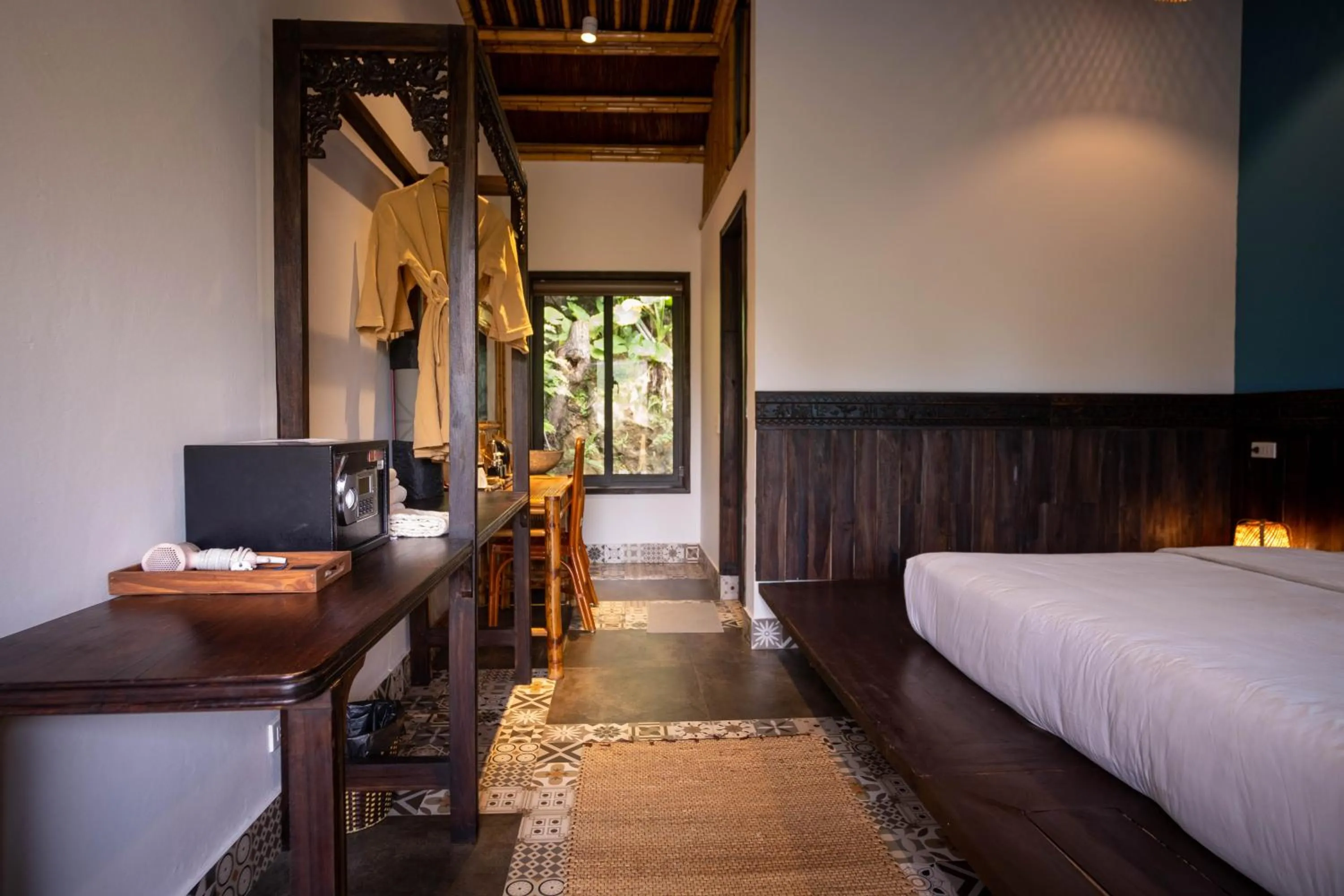 locker, Bed in Trang An Ecolodge
