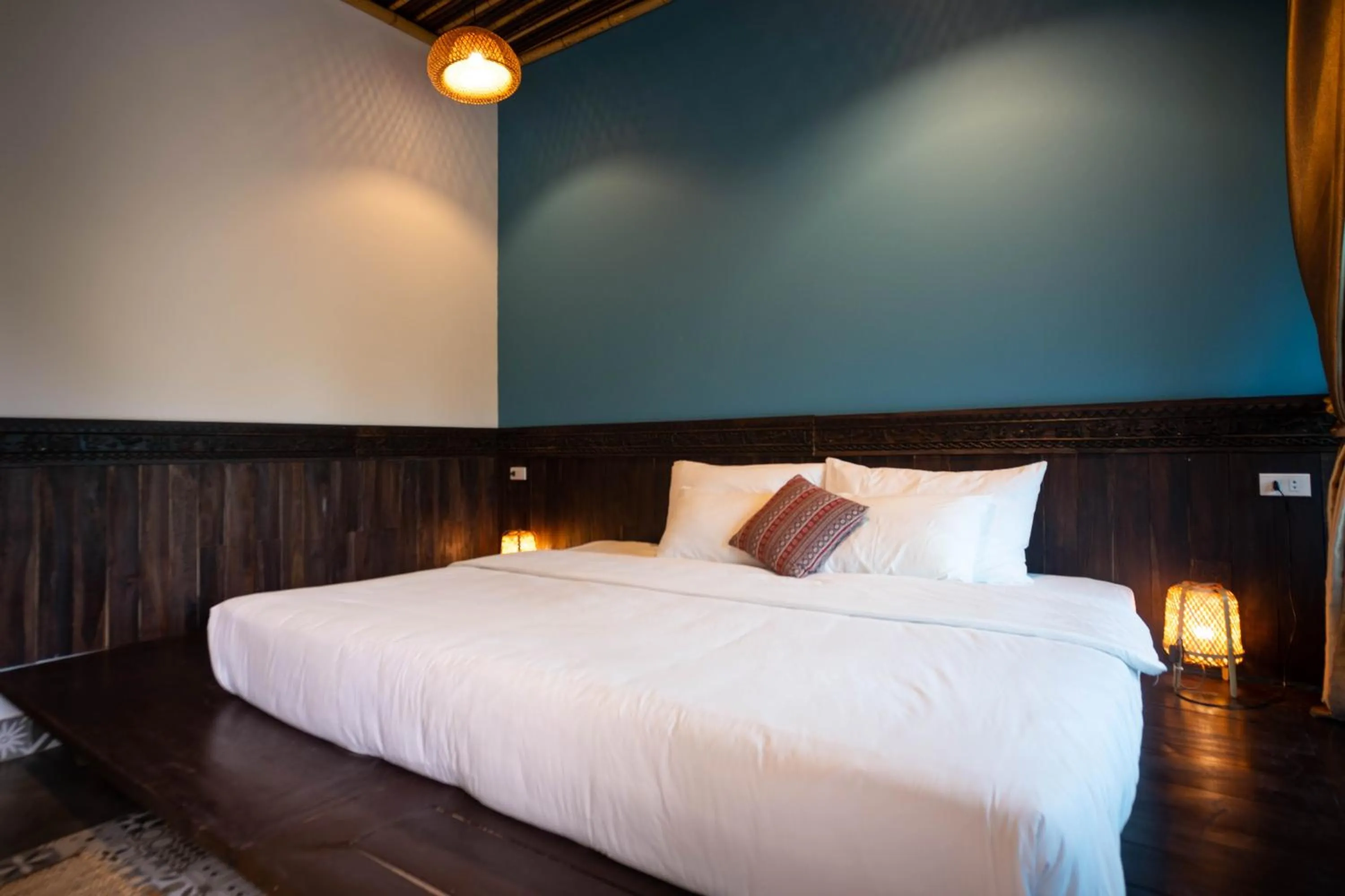 Bed in Trang An Ecolodge