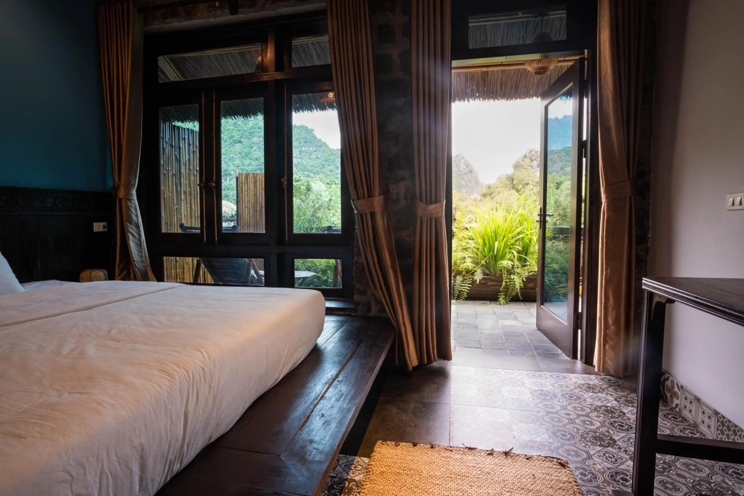 Bed in Trang An Ecolodge