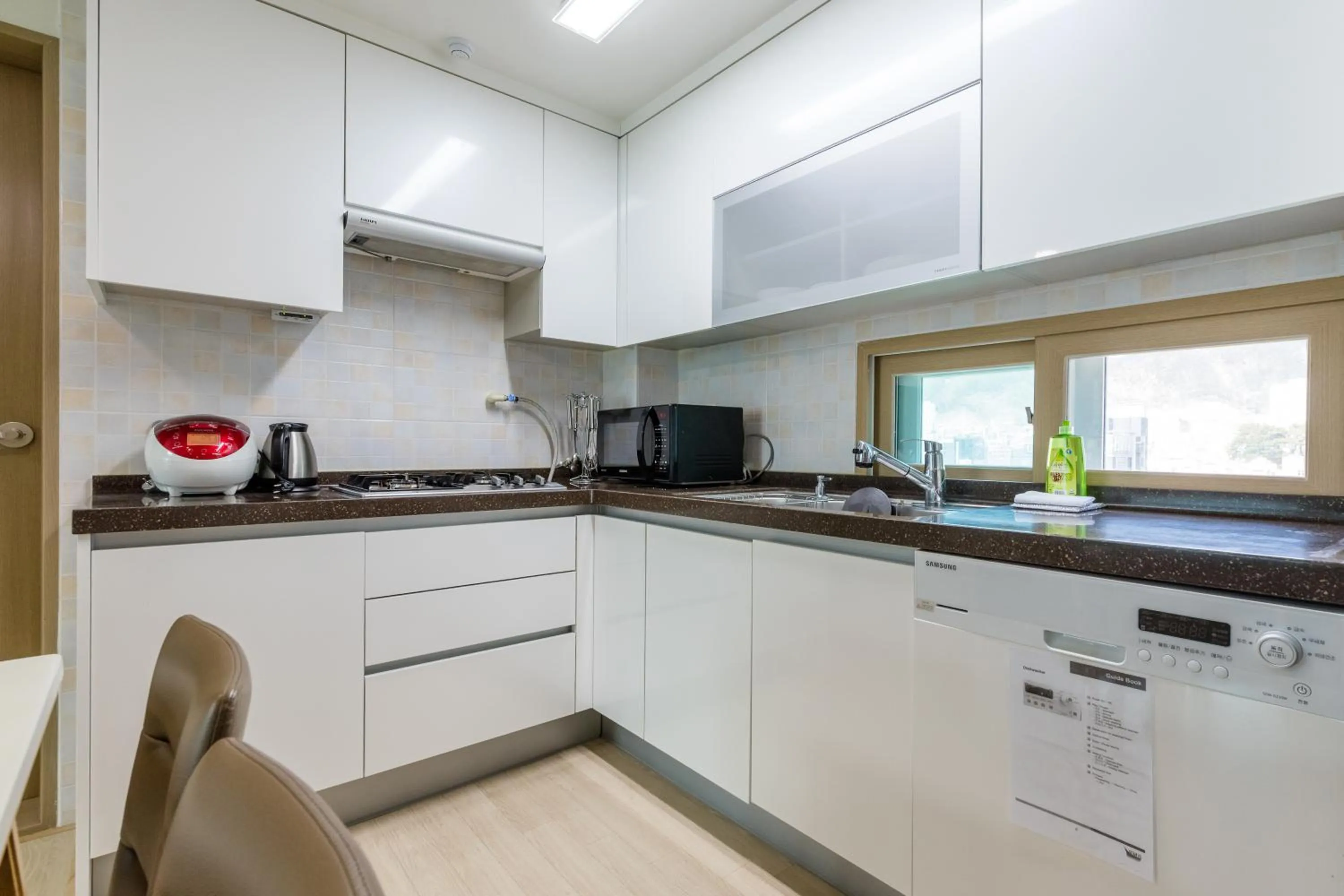 Kitchen or kitchenette in JS Residence Hotel Okpo