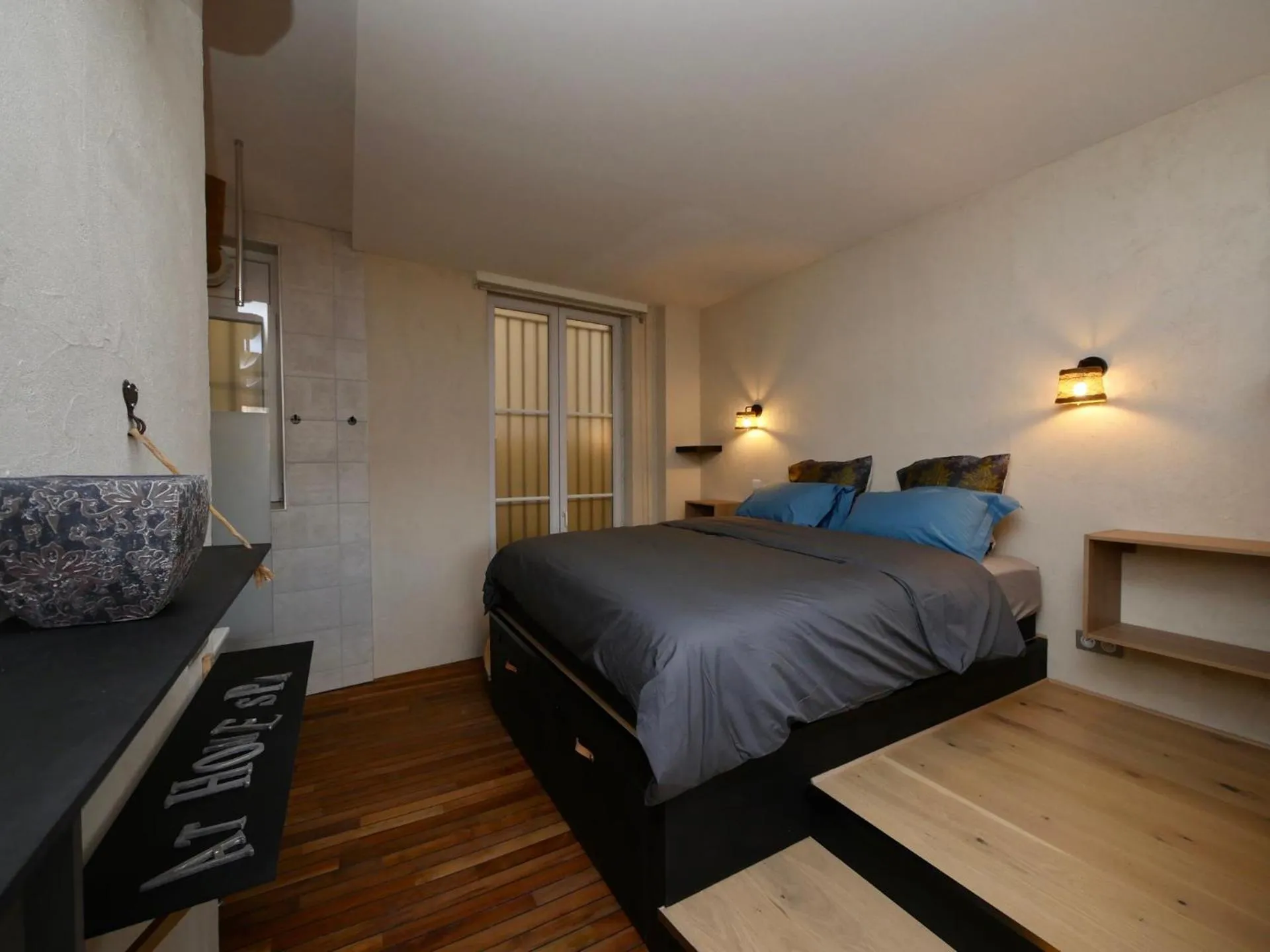 Bed in Appartement spa privatif Grenoble At Home Spa