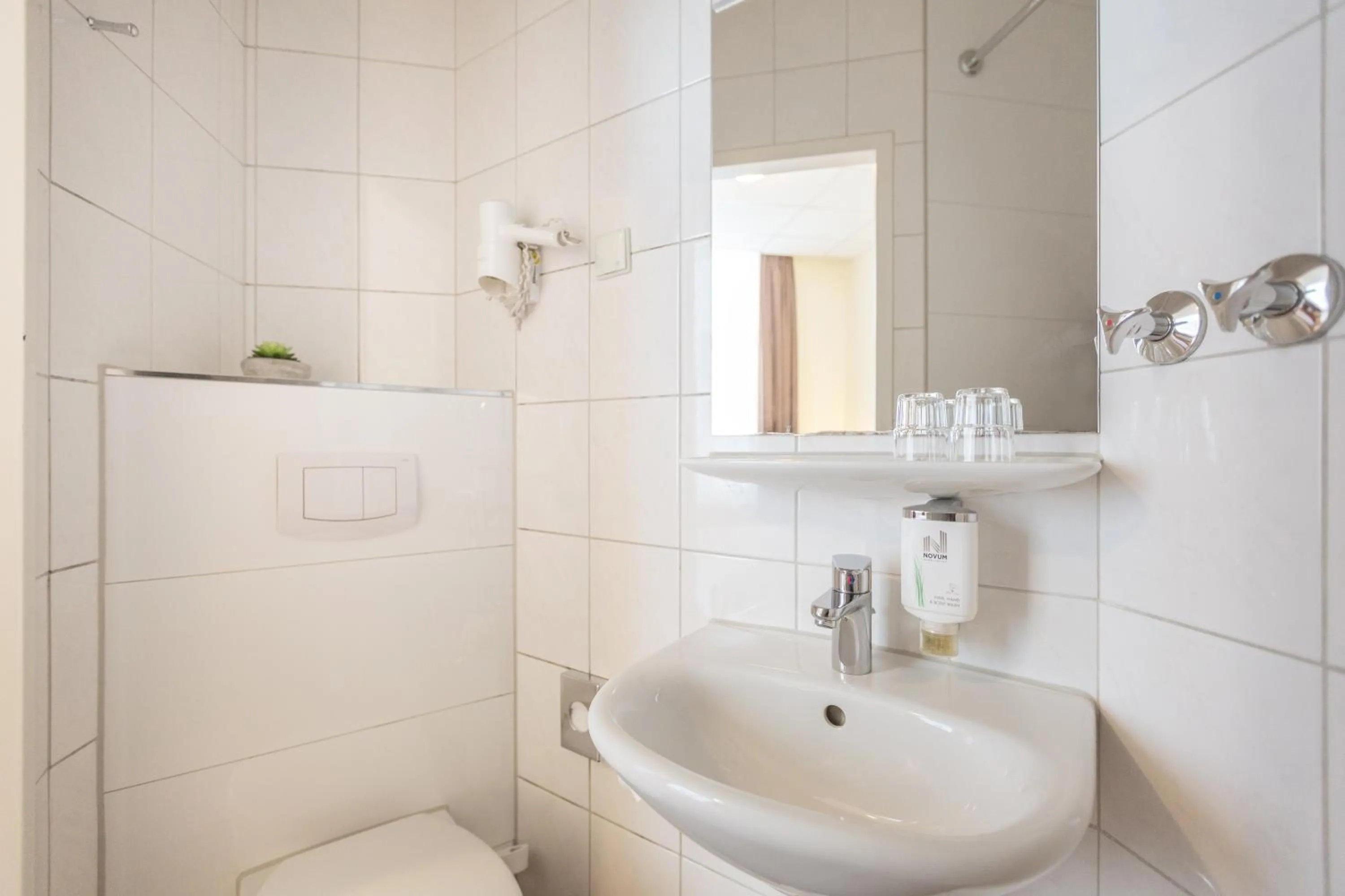 Toilet in Hotel Hamburg Stadtzentrum